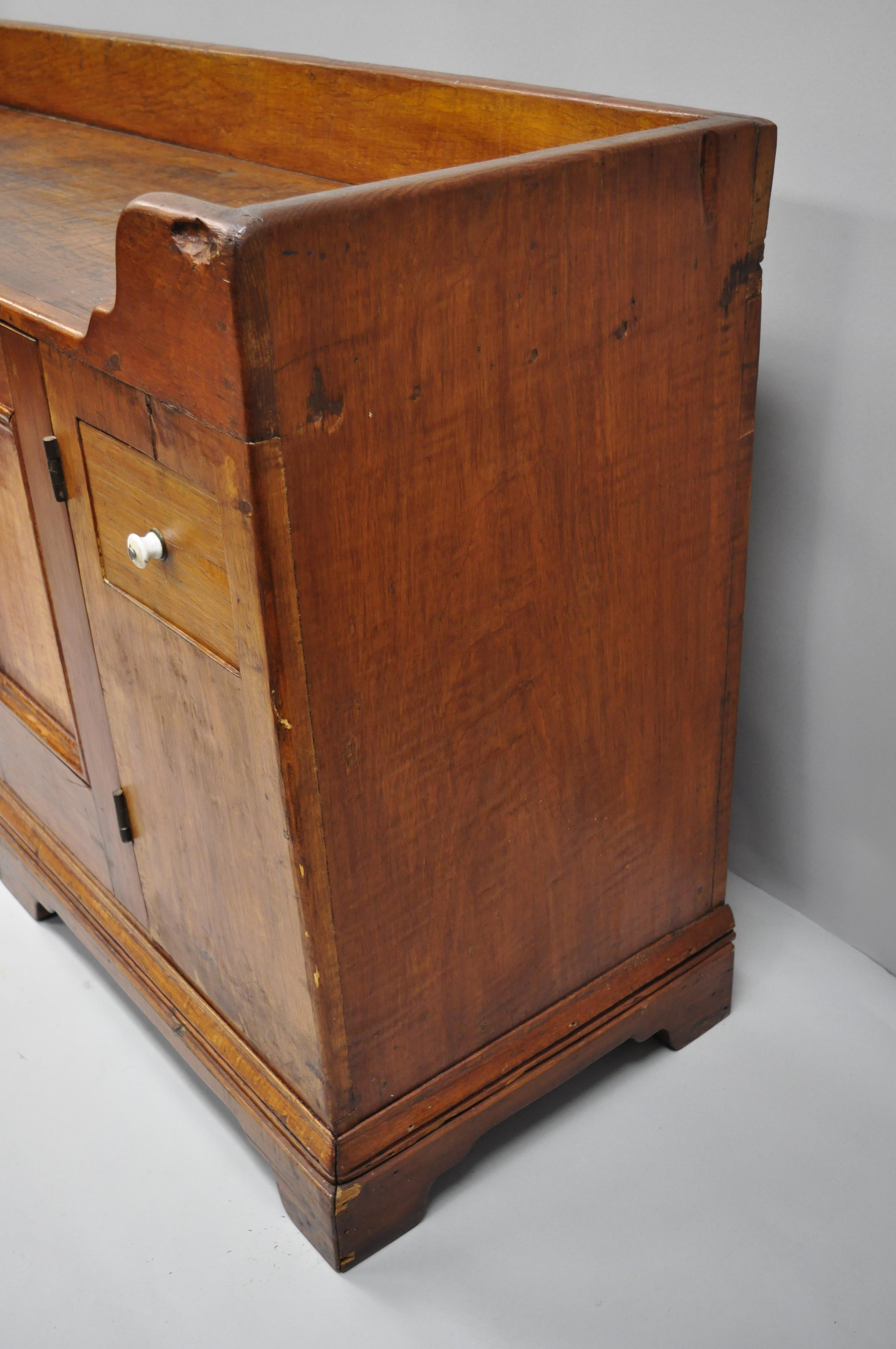 19th Century Pine Wood Primitive Long Dry Sink Cupboard Cabinet Sideboard Buffet In Good Condition In Philadelphia, PA