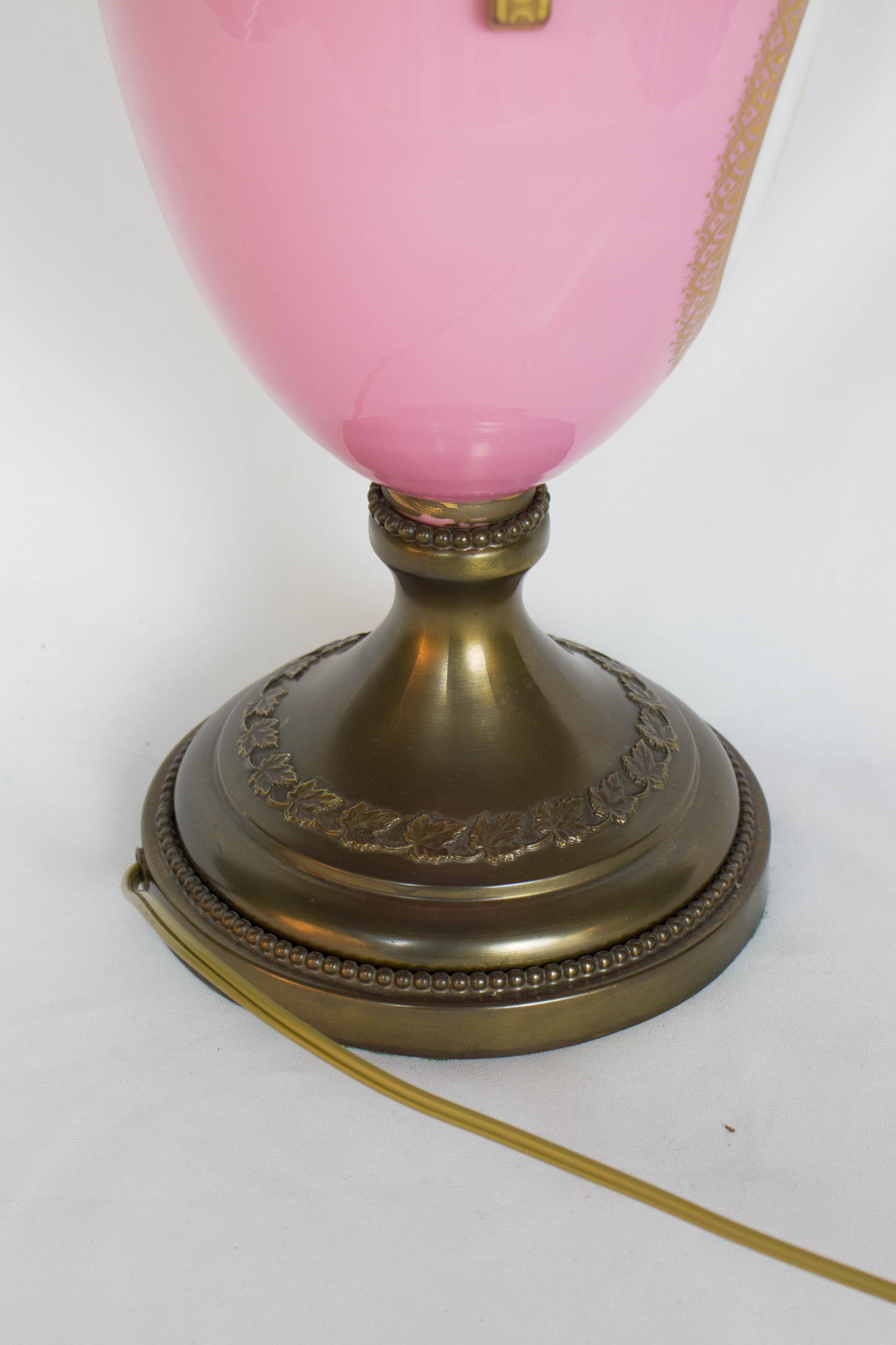 19th Century Pink Bohemian Glass Cameo Table Lamp For Sale 1