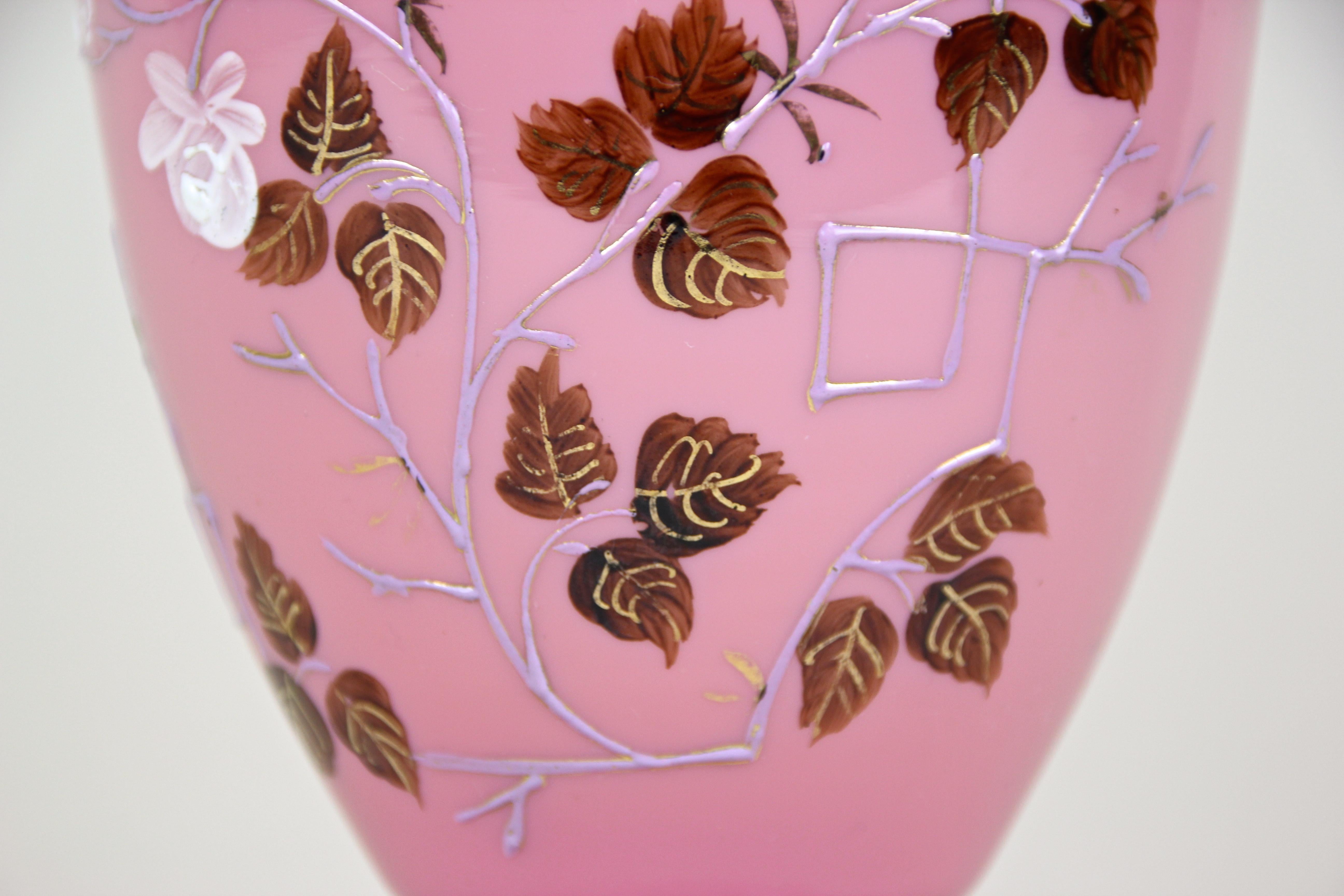 19th Century Pink Glass Vase with Enamel Paintings, Austria, circa 1890 In Good Condition For Sale In Lichtenberg, AT