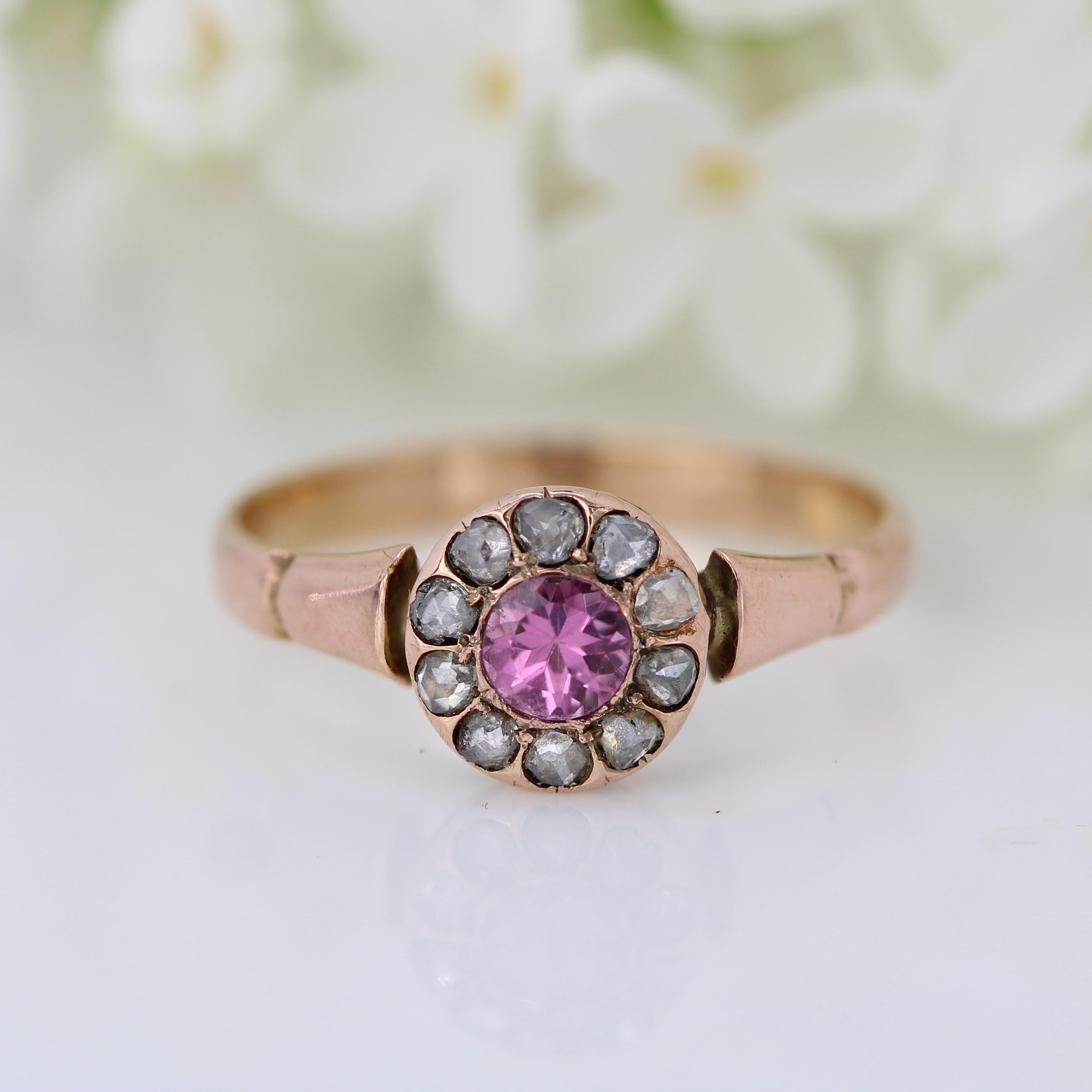 Napoléon III Bague en or rose 18 carats du 19e siècle, saphir rose et diamants taillés en rose en vente