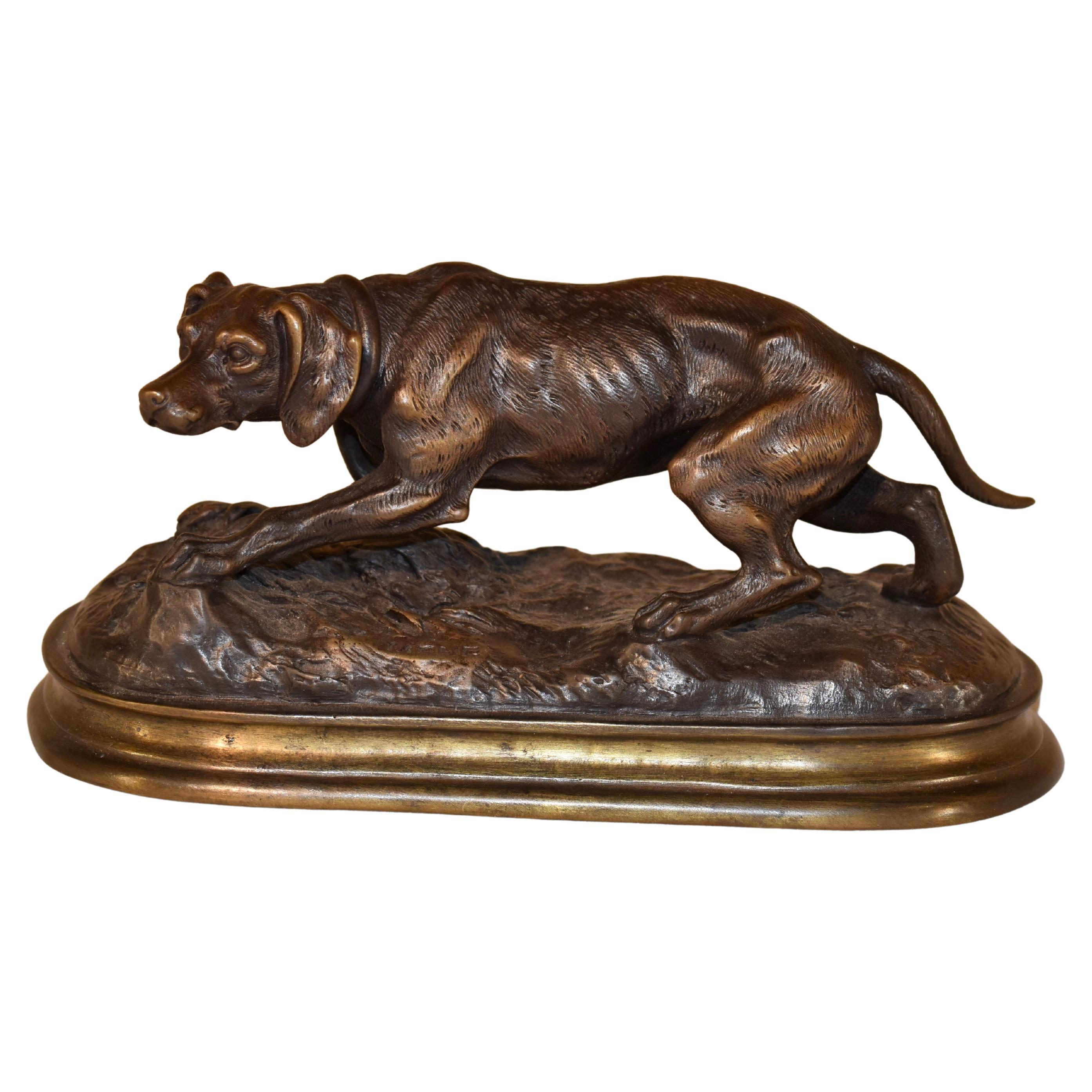 P 
A del 19° secolo. Statua di cane da punta in bronzo di Mene in vendita