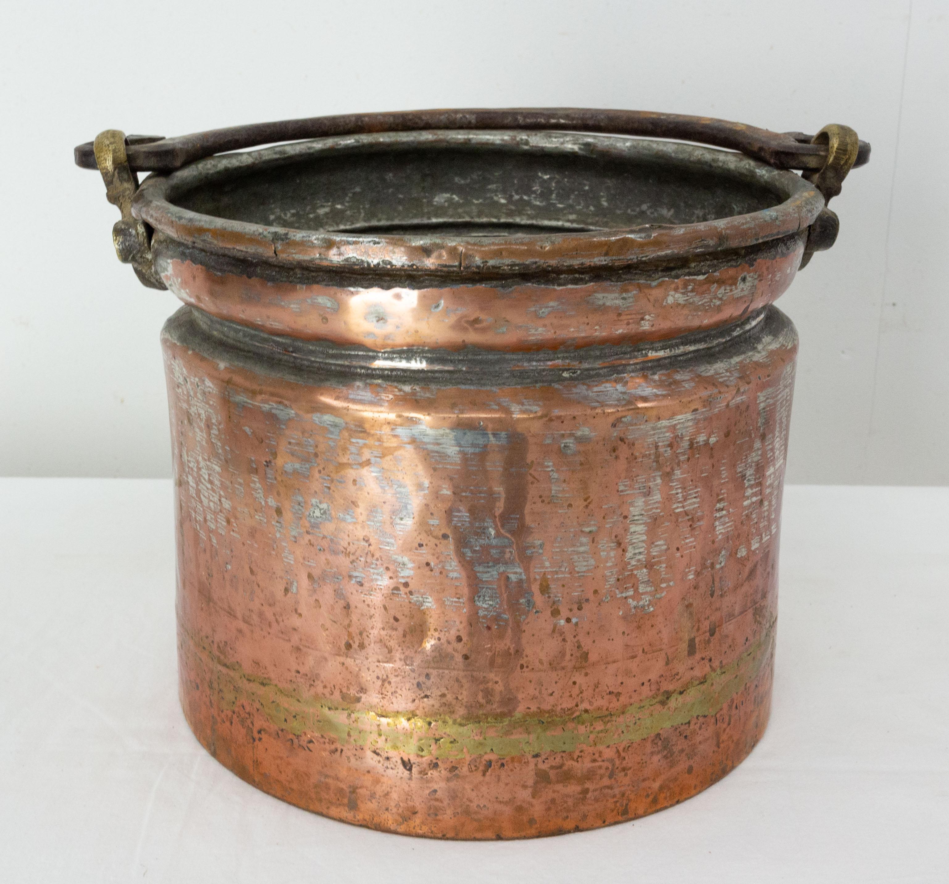 Antique French bucket can be used as a planter or jardinière.
Copper
Interior dimensions: diameter 8.46 in. (21.5 cm), height: 8.07 in. (20.5 cm)
Good condition.

If you like it, please see also 19th Century Planter Copper Jardinière with Two