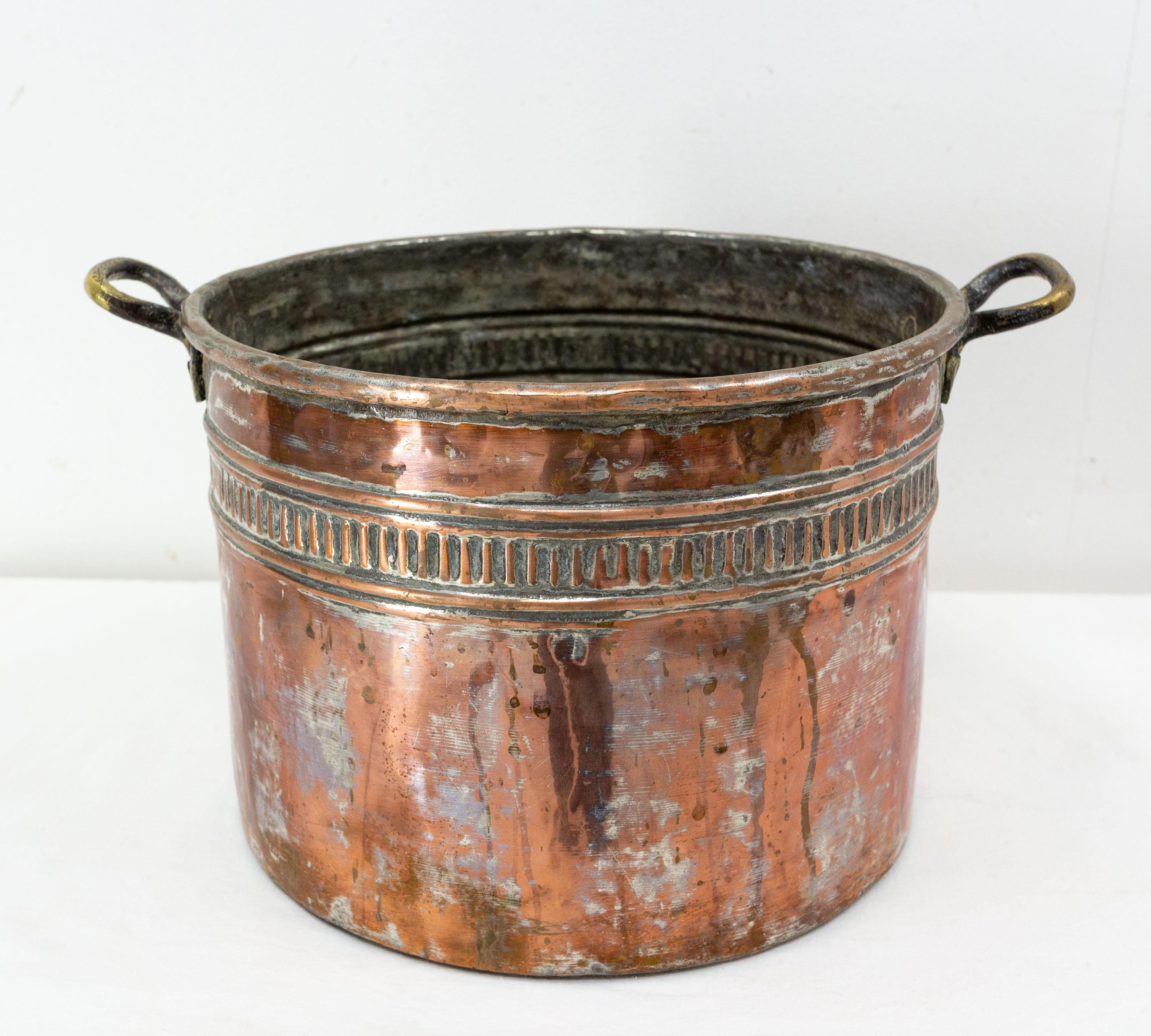 Cuivre Jardinière en cuivre du 19ème siècle avec deux poignées, SW France en vente