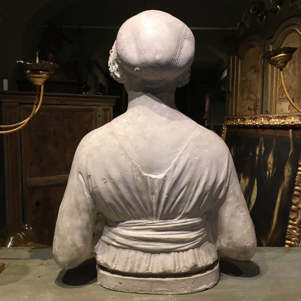 19th Century Plaster Bust after Verrocchio's 'Dama Col Mazzolino' In Good Condition For Sale In Firenze, Tuscany