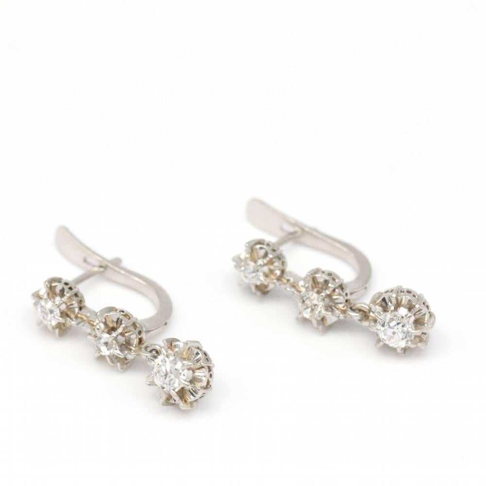 Platin-Ohrringe mit Diamanten für Frauen  6x Diamanten im Antikschliff mit einem Gesamtgewicht von ca. 1,15cts  Platin 999/-  7,25 Gramm  Katalanische Spange  Artikel aus zweiter Hand in perfektem Erhaltungszustand  RefD362767RR.