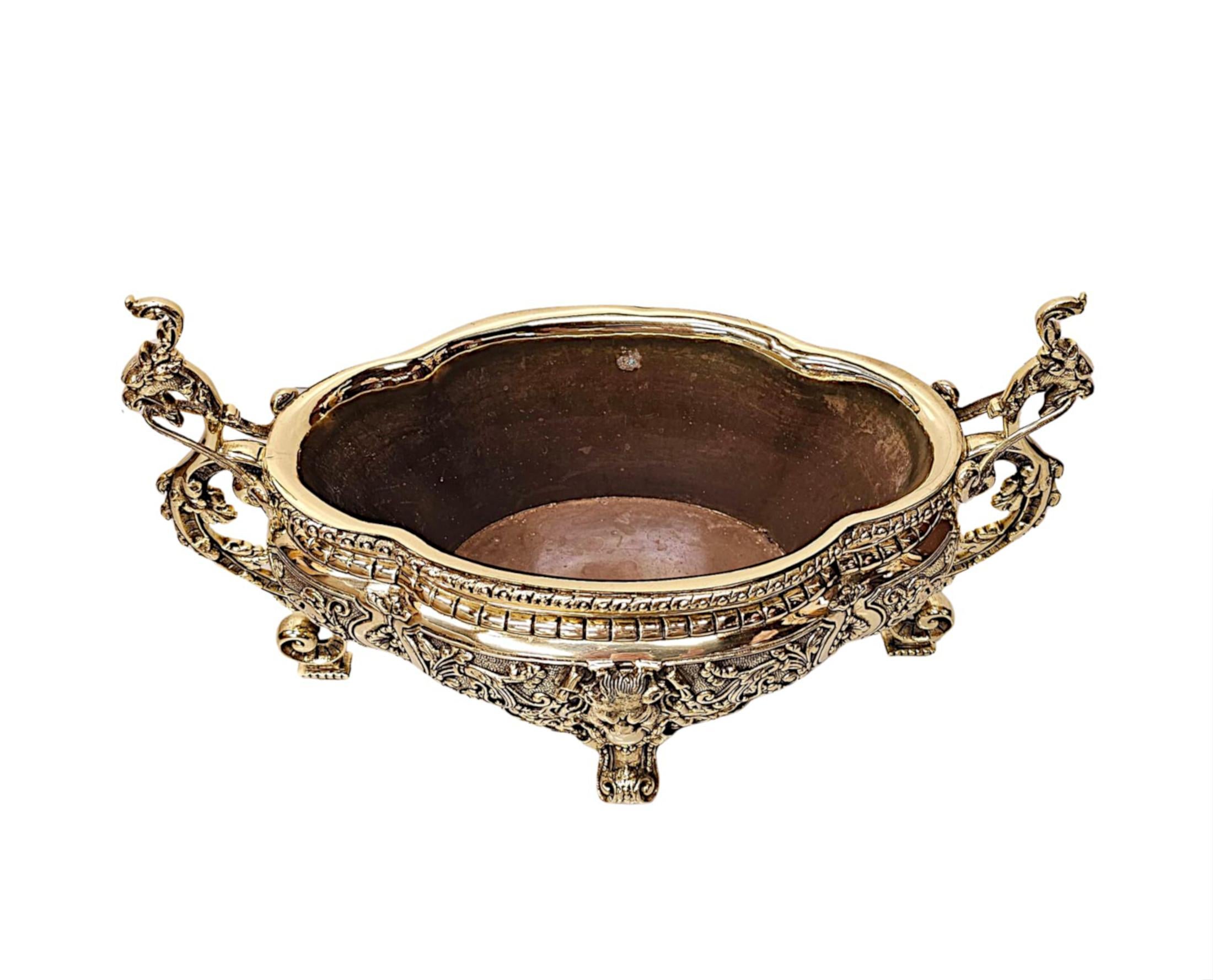 Anglais 19th Century Polished Brass Jardiniere or Planter en vente