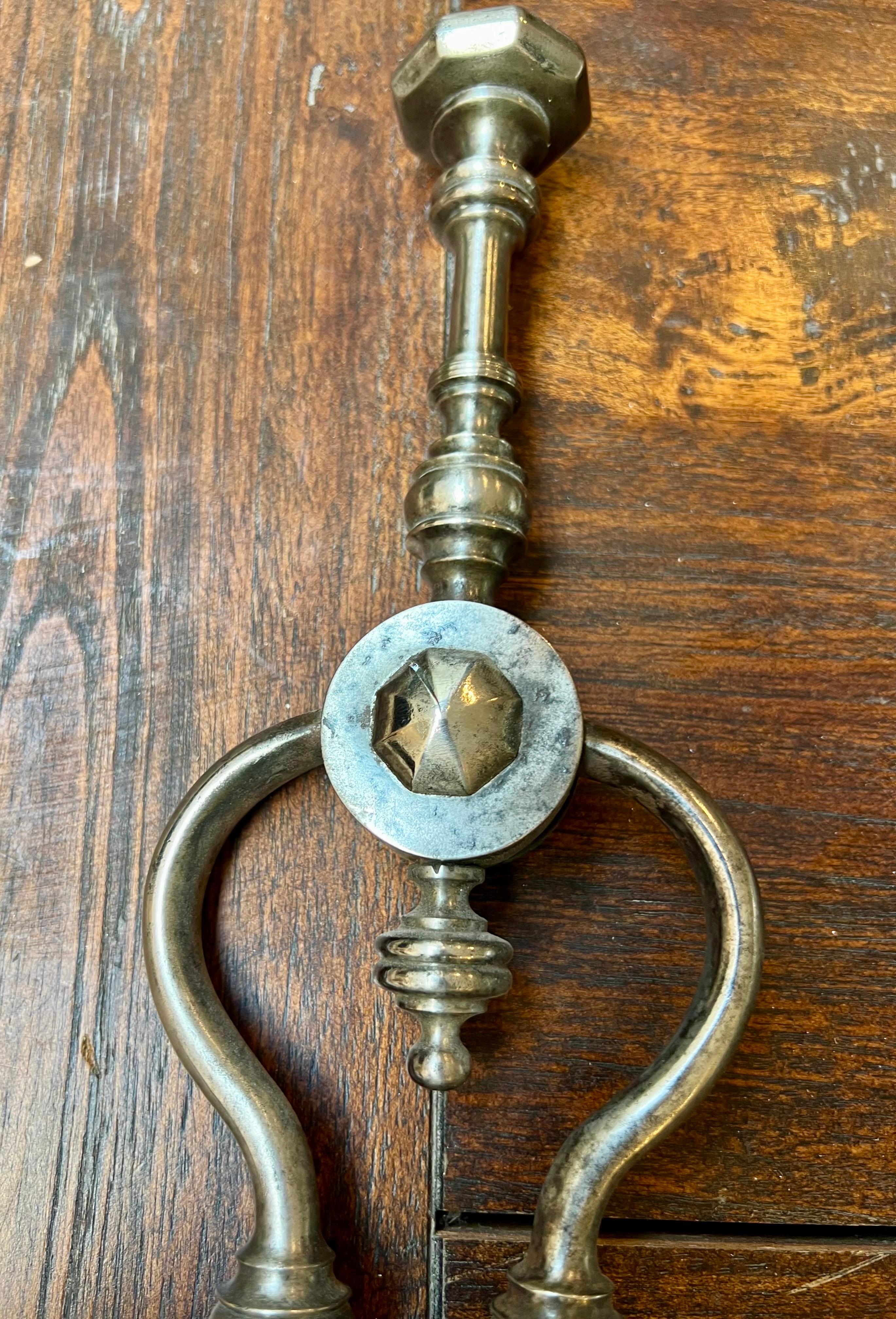 Strumenti da fuoco in ghisa lucidata del XIX secolo Andirons In condizioni buone in vendita a London, GB