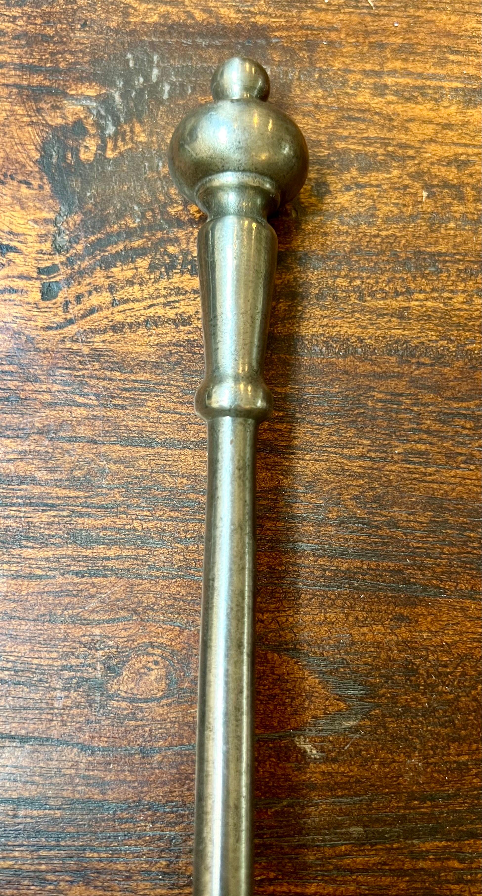 Strumenti da fuoco in ghisa lucidata del XIX secolo Andirons in vendita 1
