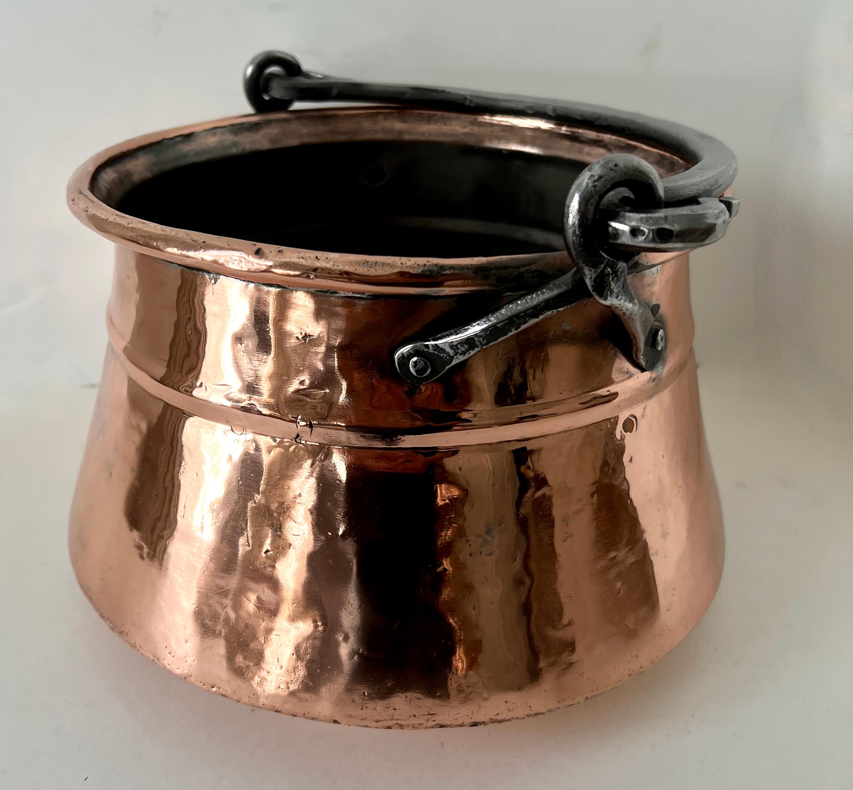 19th Century Polished Copper  Plater Jardiniere Cooking Pot with Handle In Good Condition For Sale In Los Angeles, CA