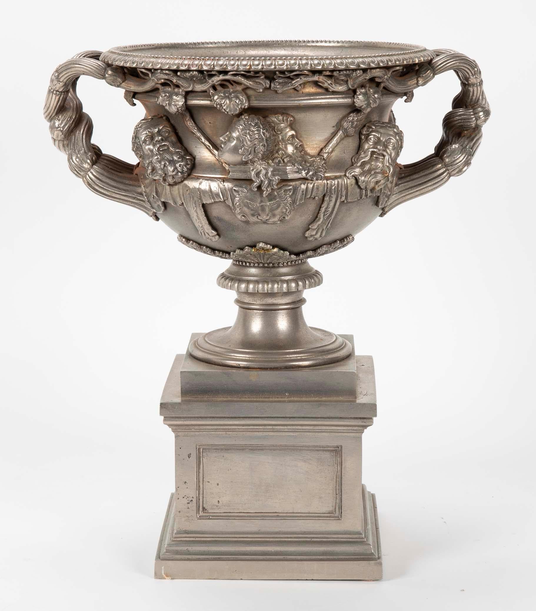 Englische Warwick-Vase aus poliertem Stahl aus dem 19. Jahrhundert im Angebot 6