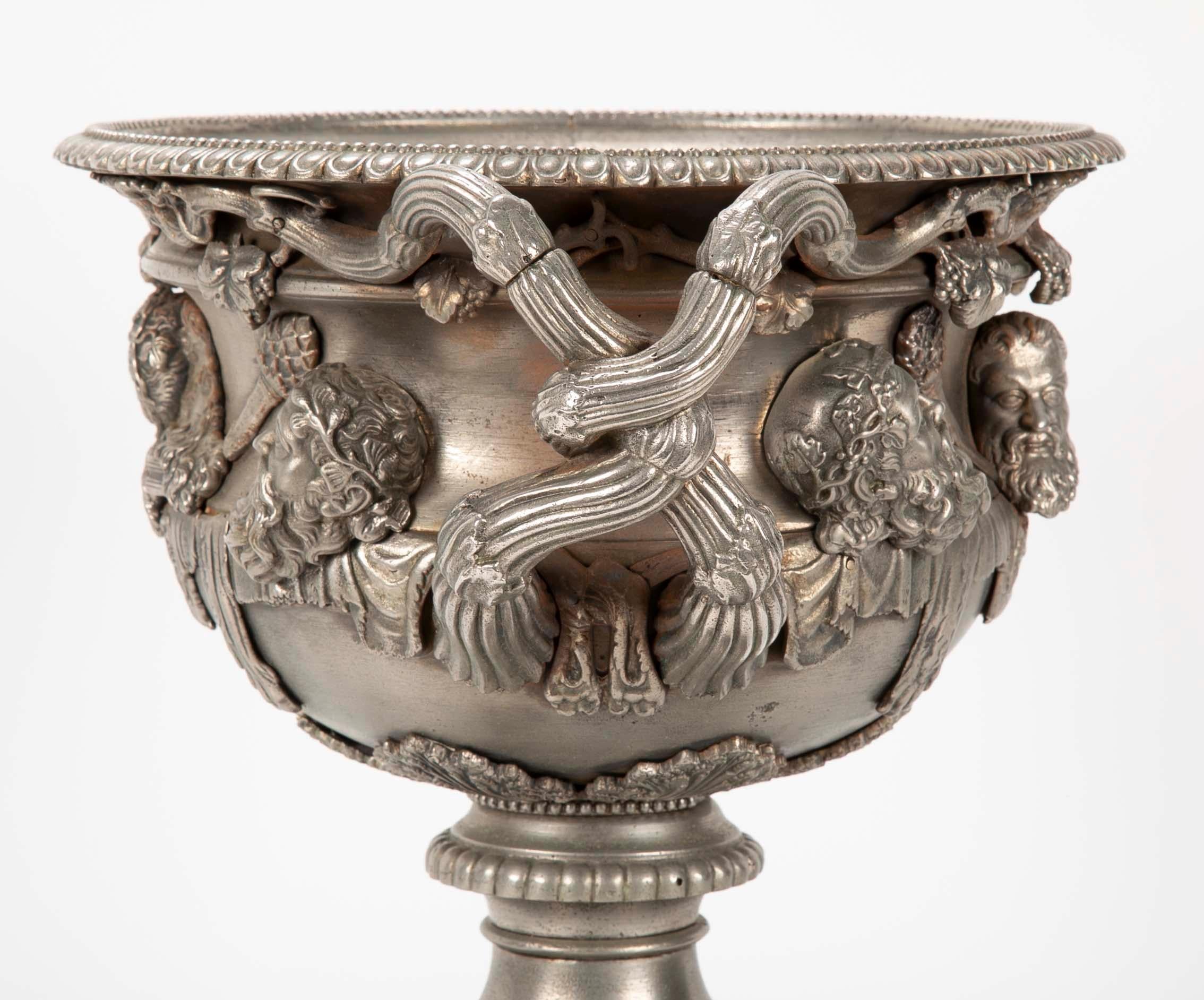 Englische Warwick-Vase aus poliertem Stahl aus dem 19. Jahrhundert im Angebot 4