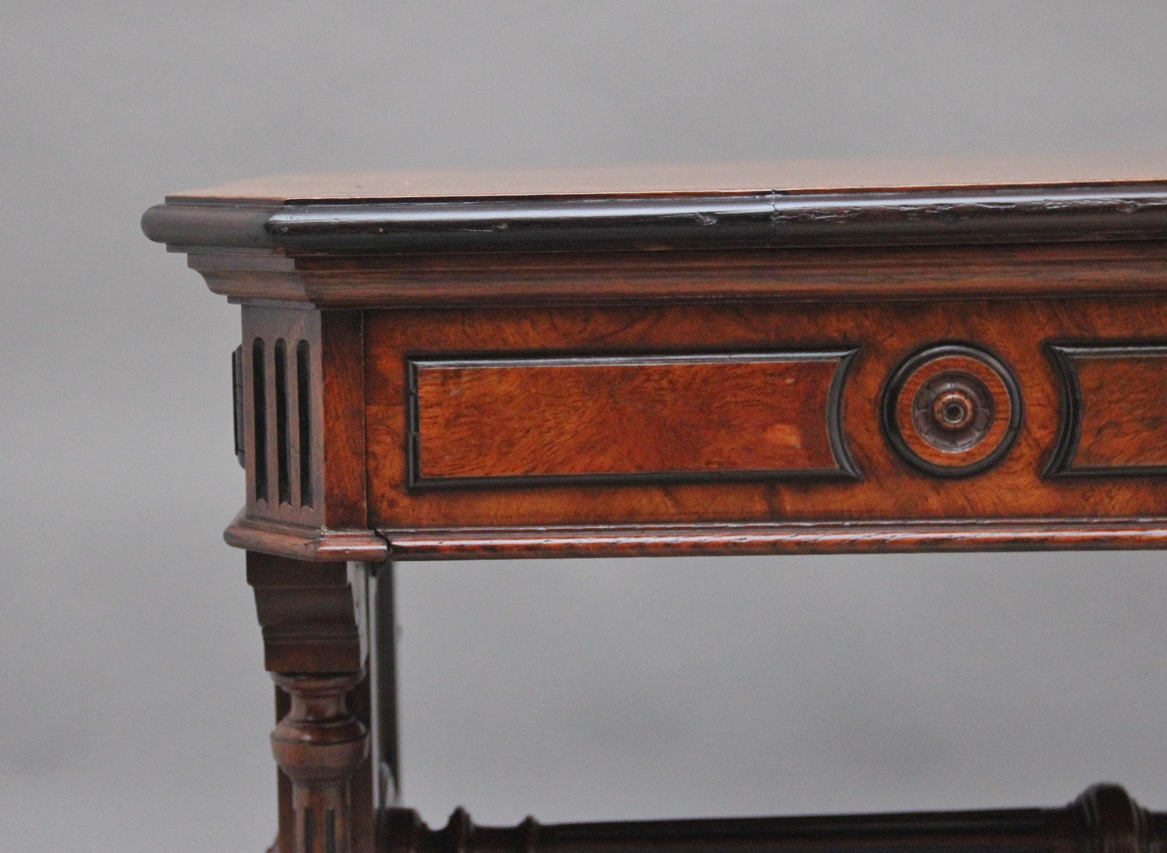 Victorien Table de bibliothèque en chêne têtard et ébénisterie du 19ème siècle en vente