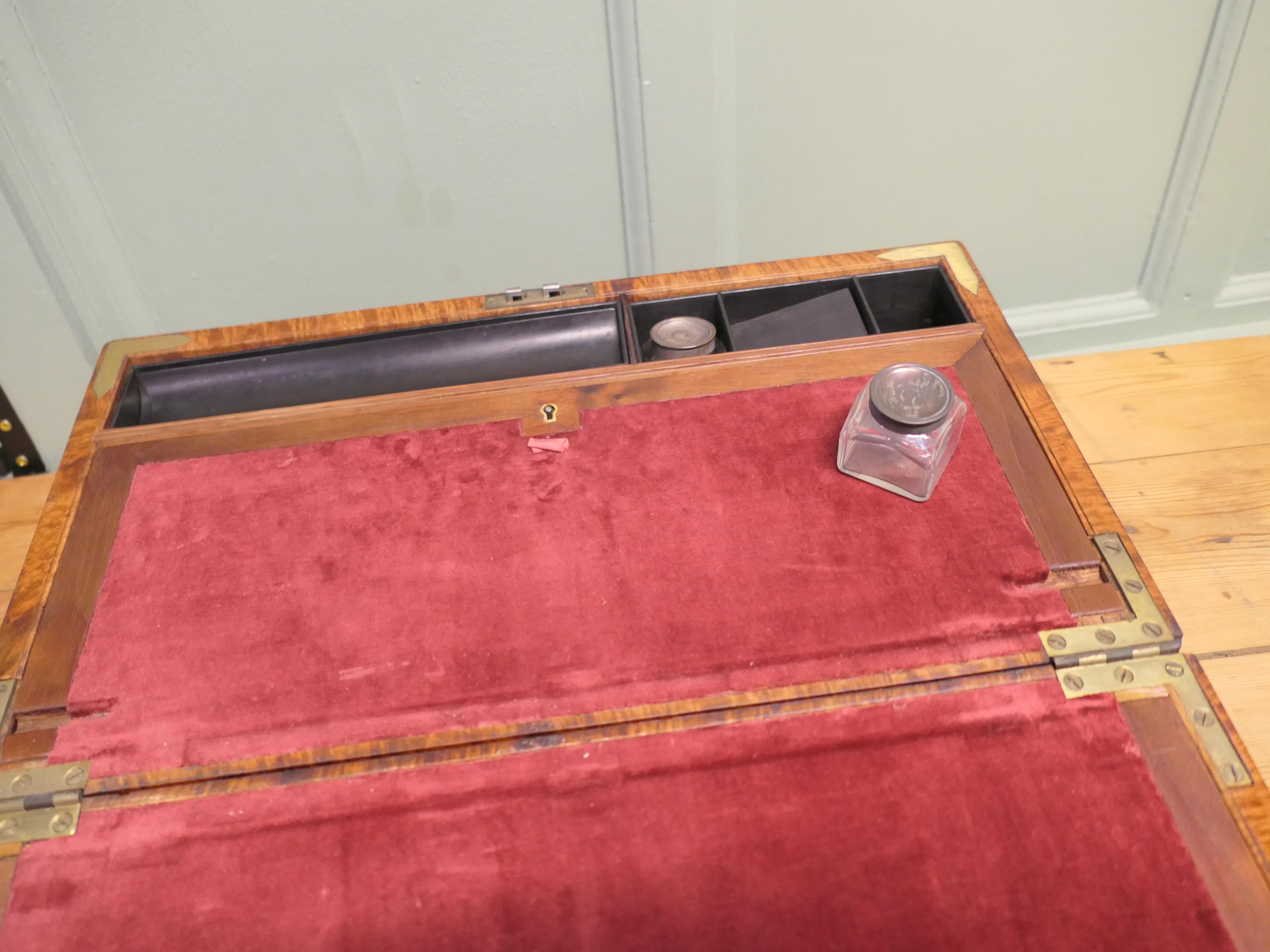 19. Jahrhundert Pollard Eiche Campaigner Schreibpult oder Lap Desk im Angebot 1