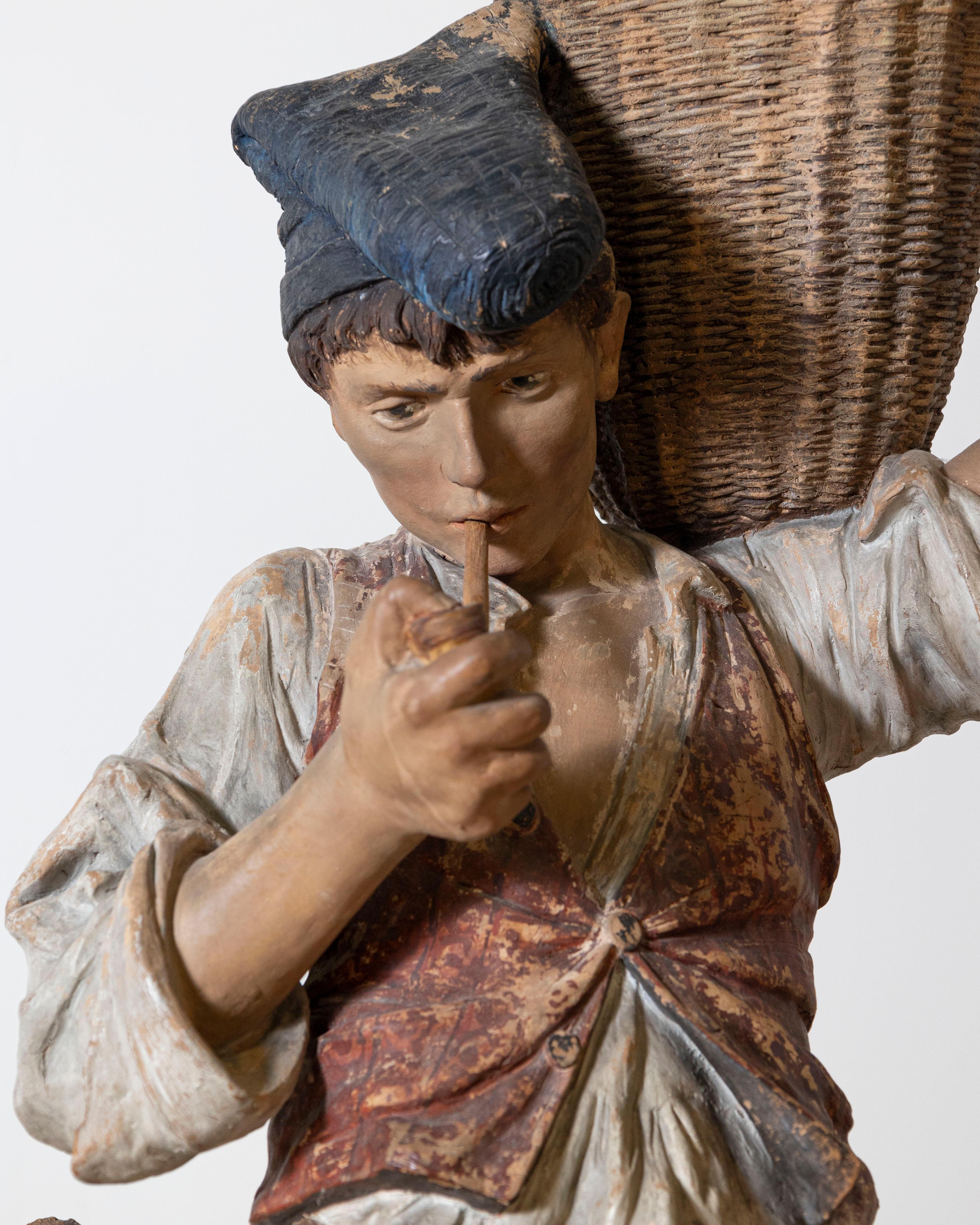 Figure d'un garçon avec panier peint en métal polychrome du 19ème siècle en vente 6