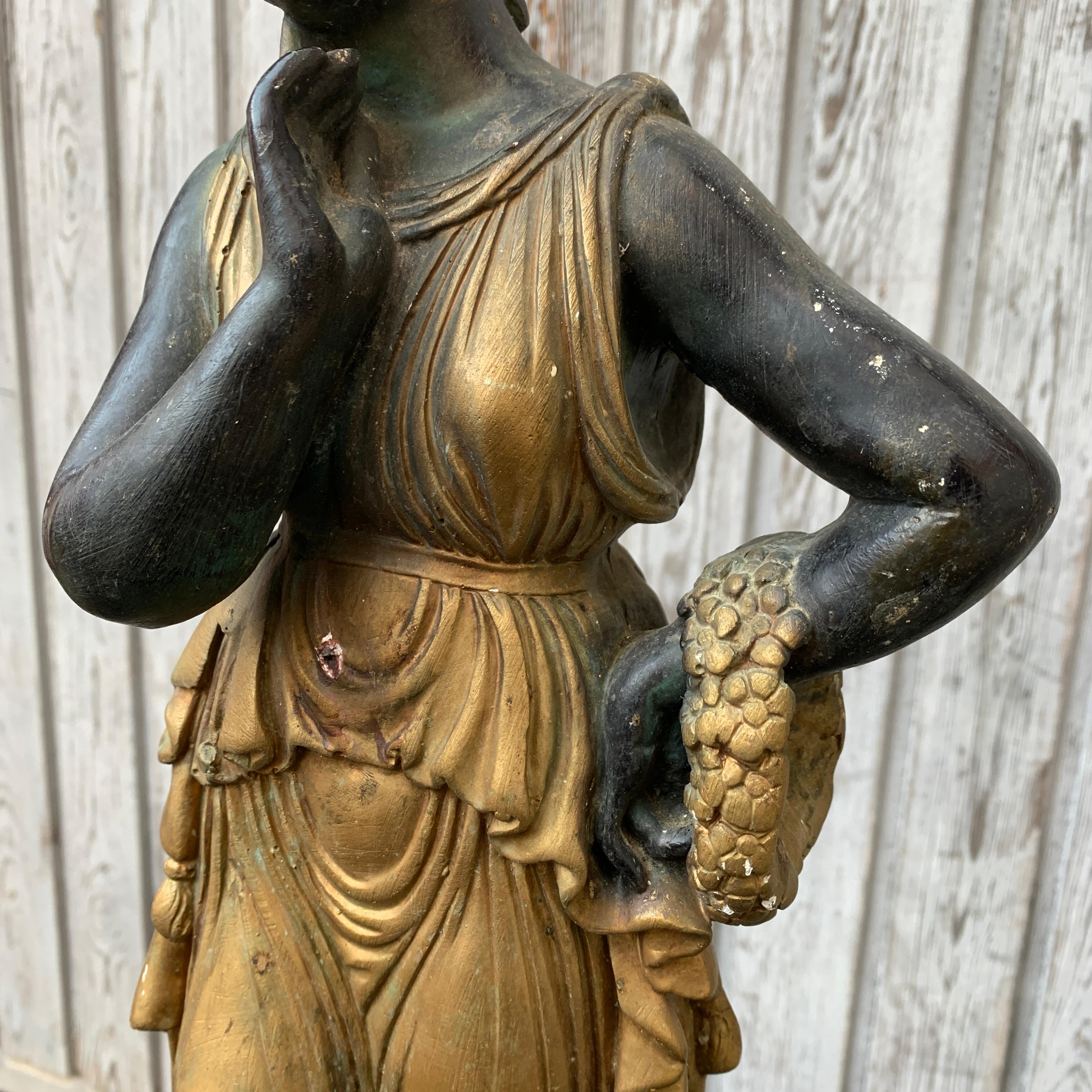 italien Sculpture polychrome d'une femme romaine du 19ème siècle en vente