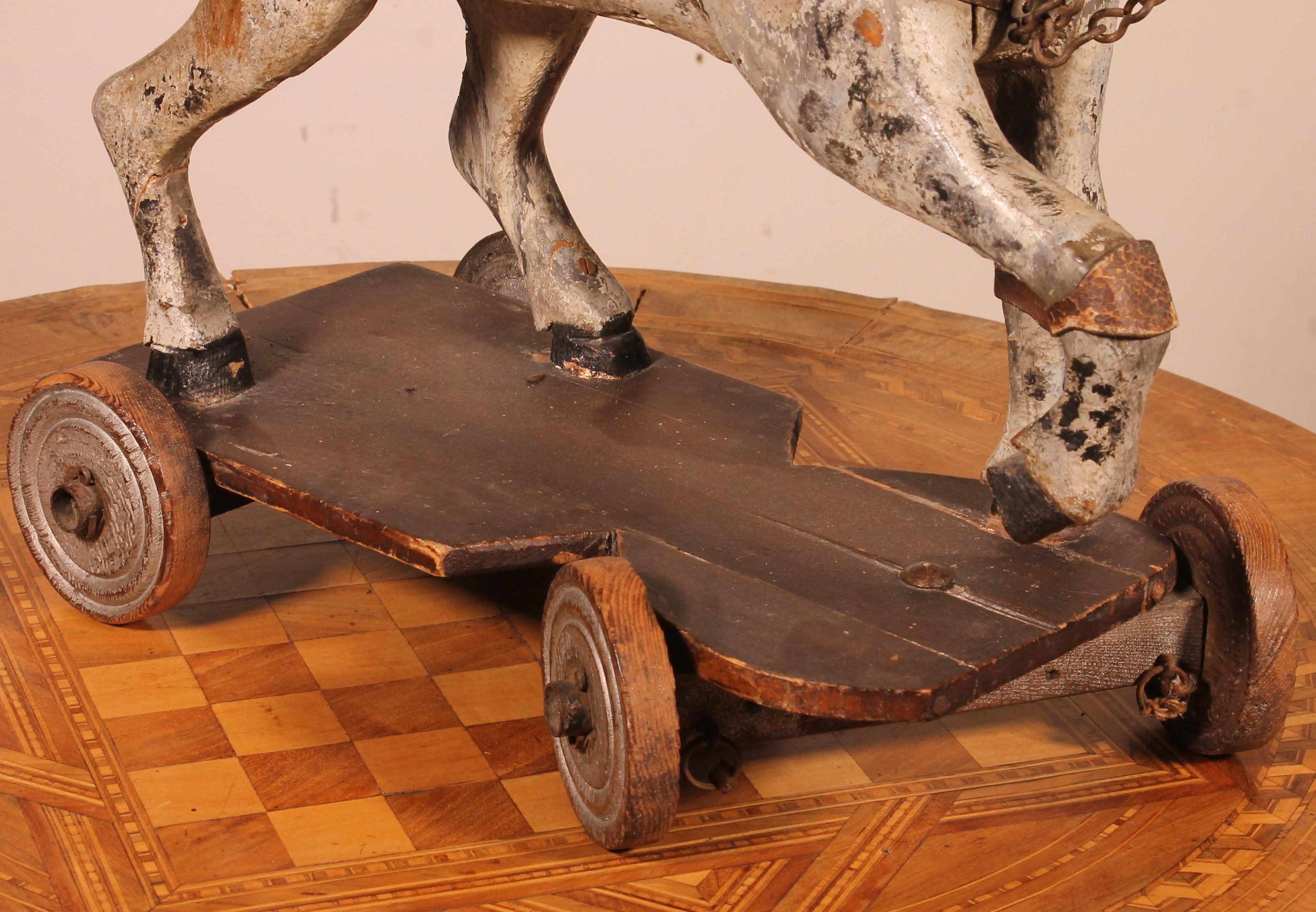 Mouvement esthétique Cheval en bois polychrome du 19ème siècle en vente