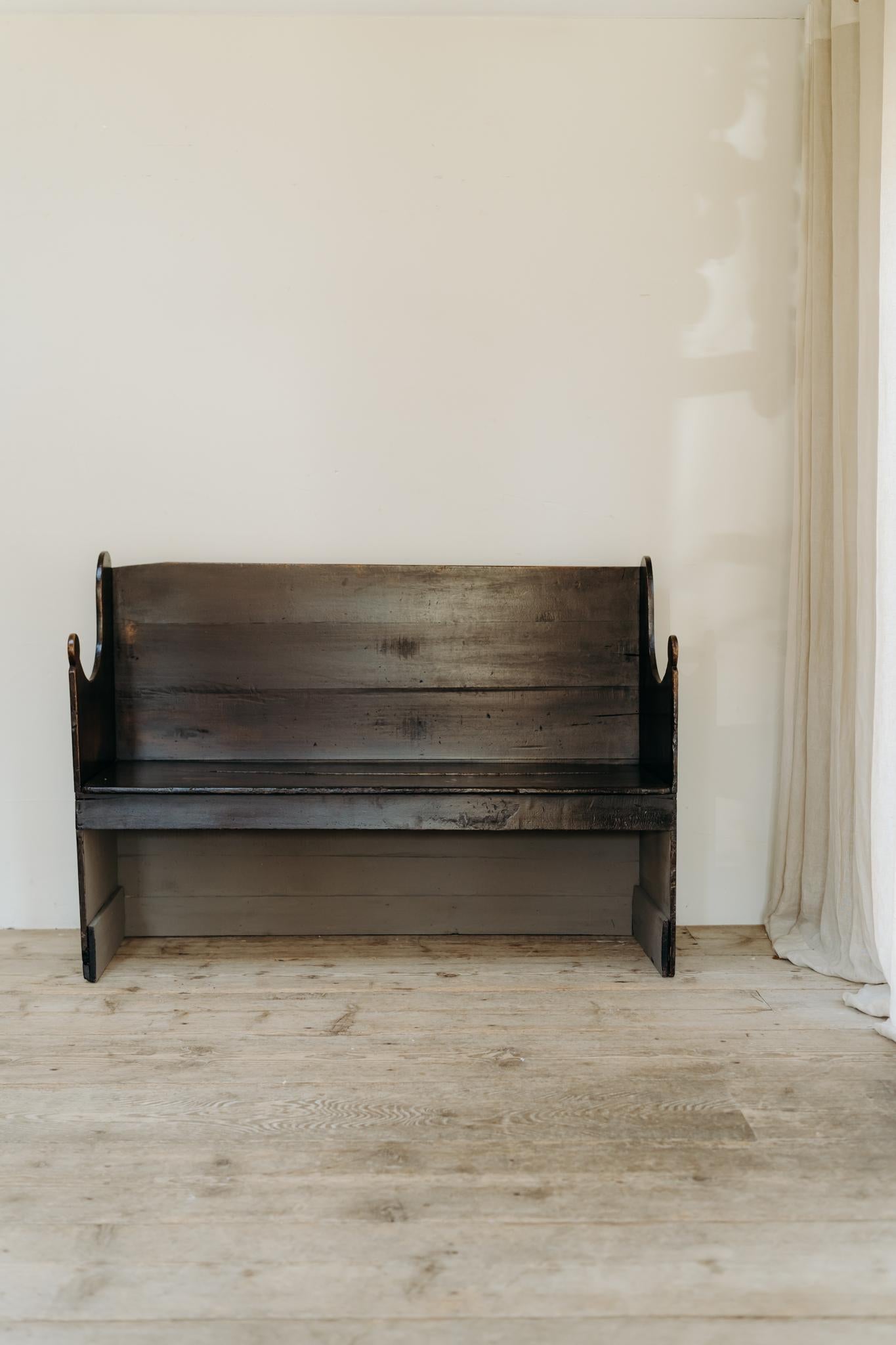 Banc espagnol du 19ème siècle en peuplier... en vente 5