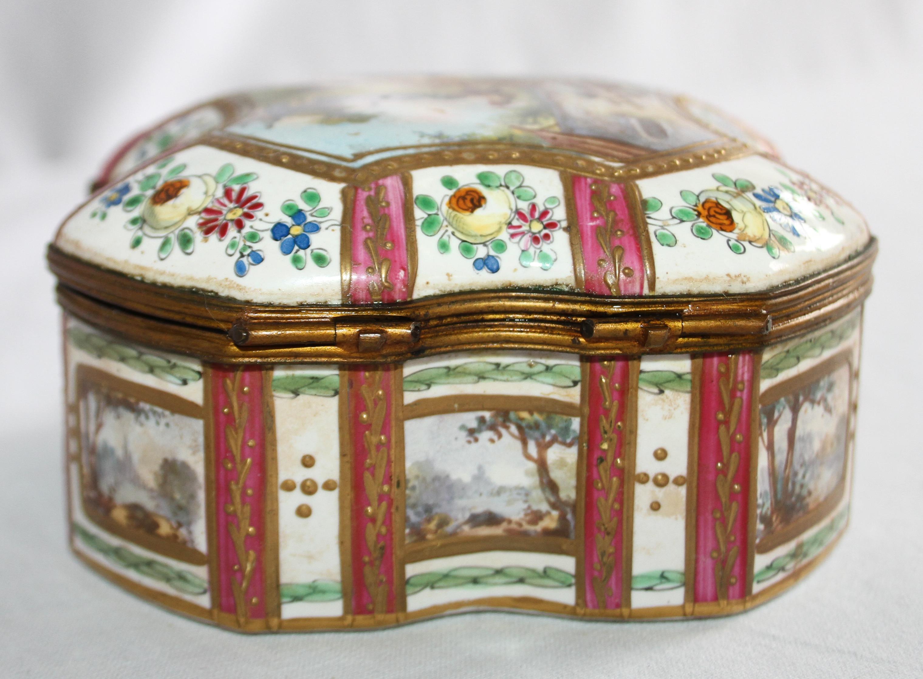 Hand-Painted 19th Century Porcelain Box Le Coq el le perle, Marked Sceaux