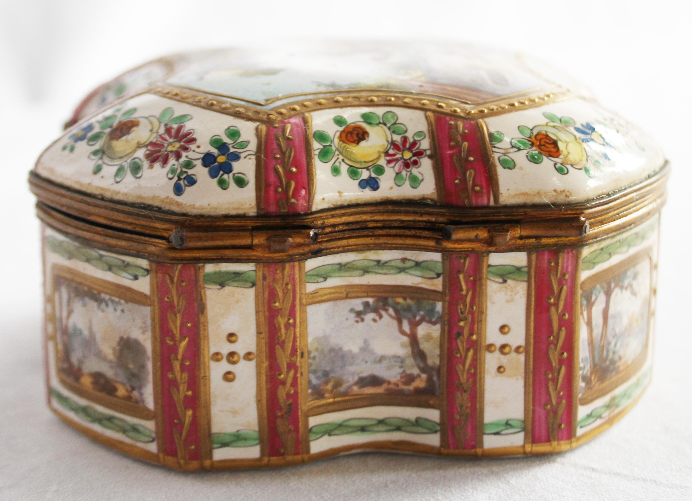 19th Century Porcelain Box Le Coq el le perle, Marked Sceaux In Good Condition In London, GB