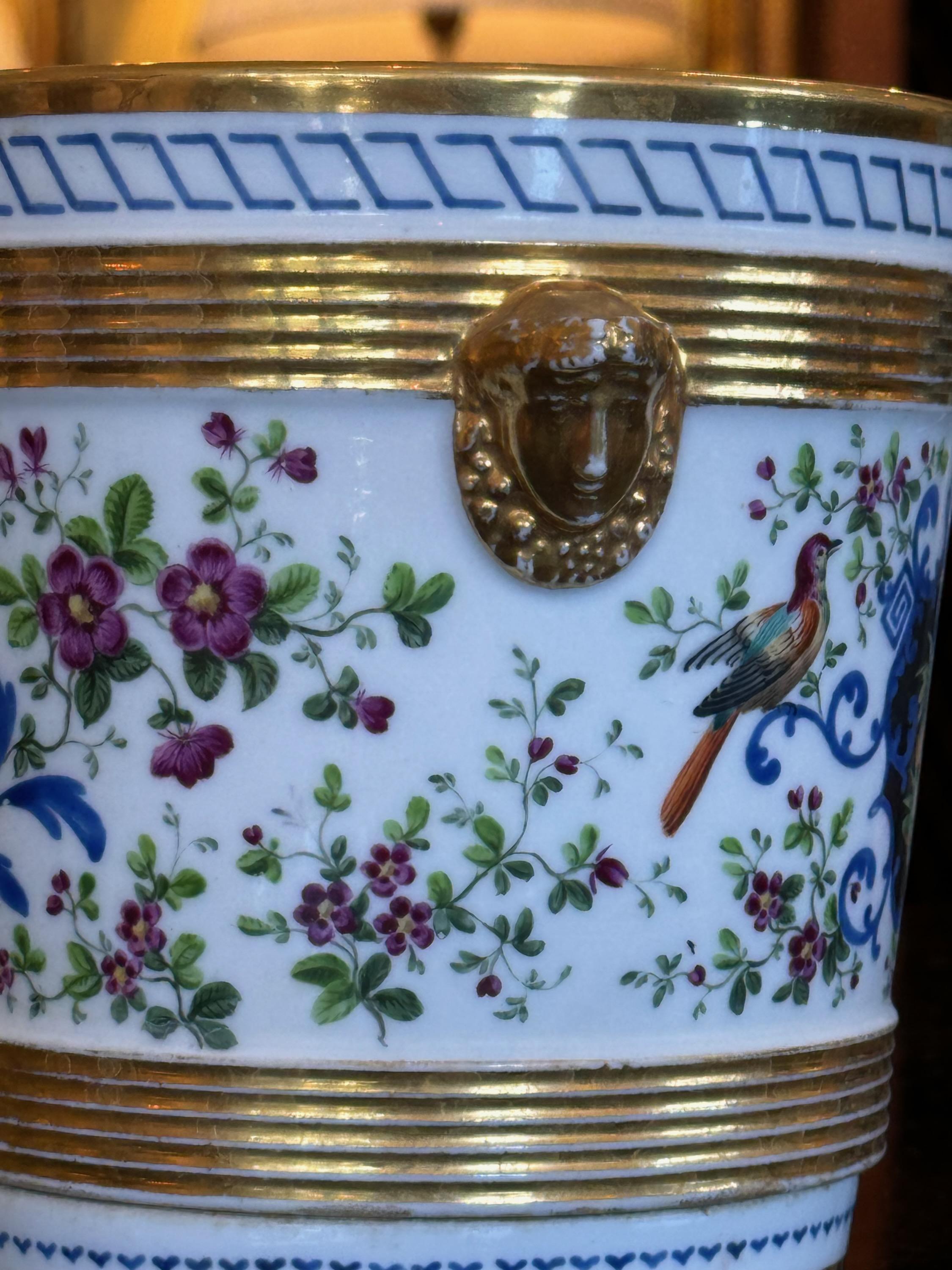 19th Century Porcelain Cachepot For Sale 1