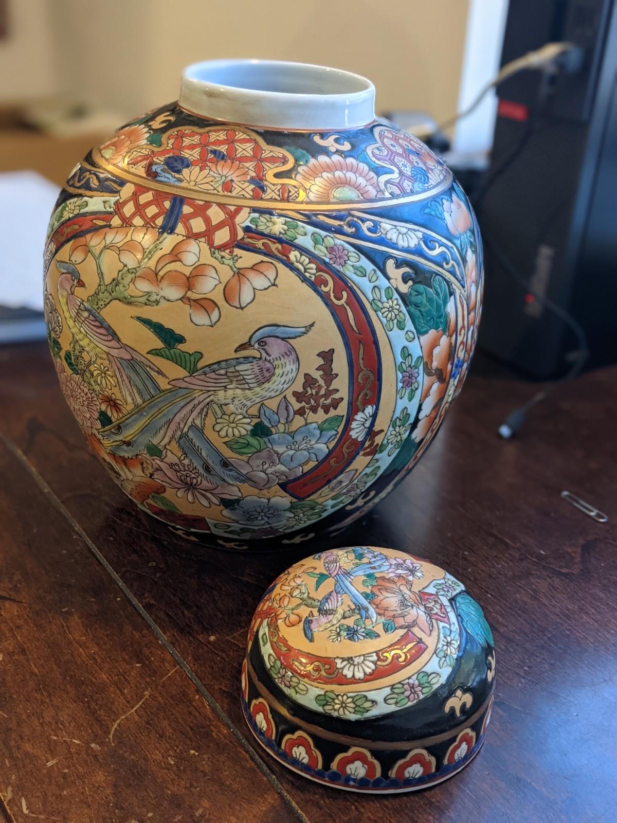 19th Century Porcelain Chinese Pot For Sale 2