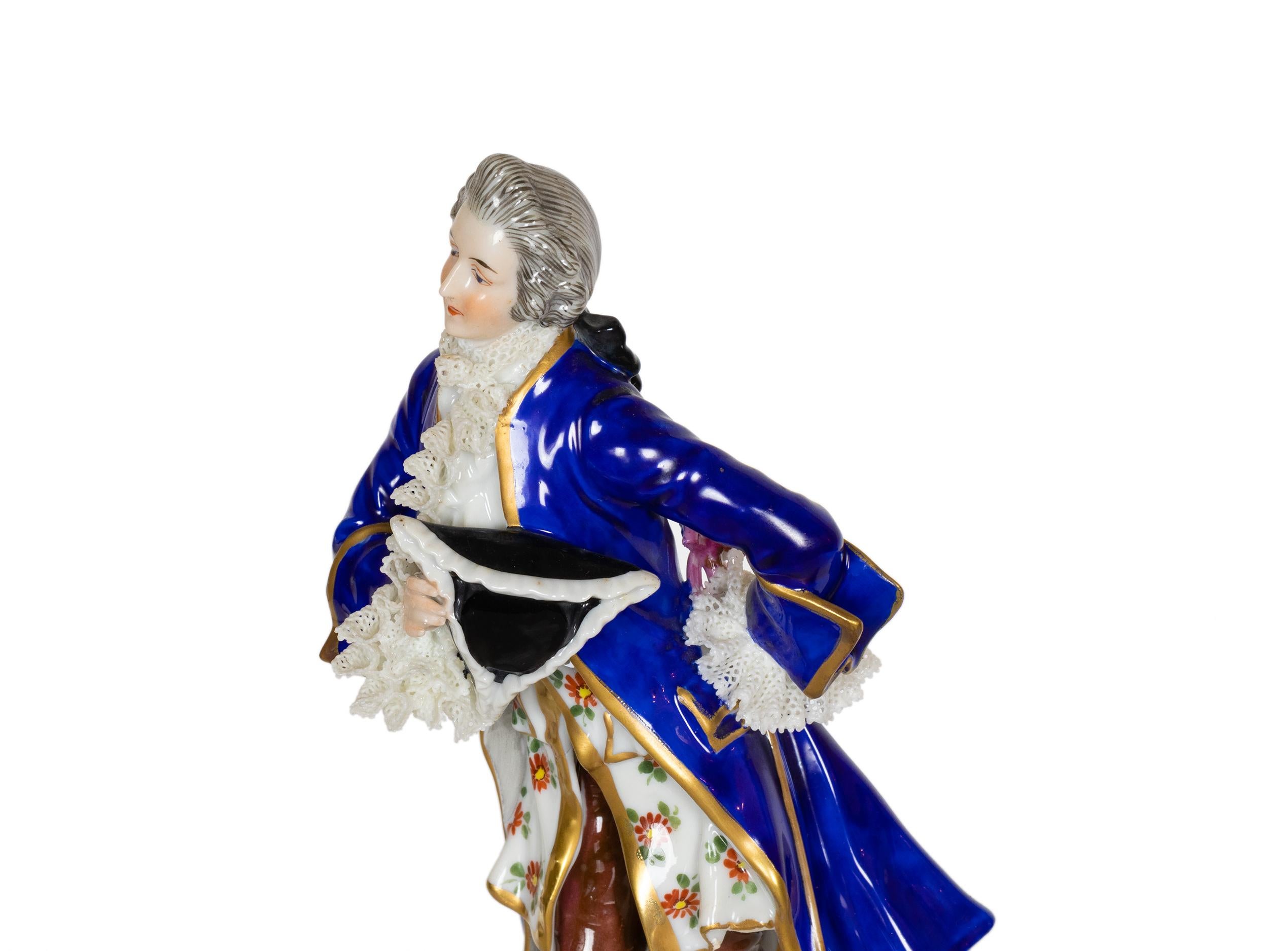 Tedesco Statuetta in porcellana del XIX secolo di Re Luigi XIV di Uffrecht Germain di Dresde in vendita