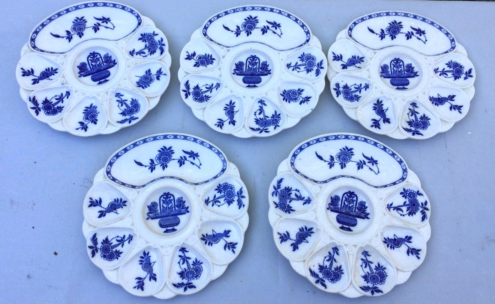 British 19th Century Porcelain Flow Blue Oyster Plate Minton