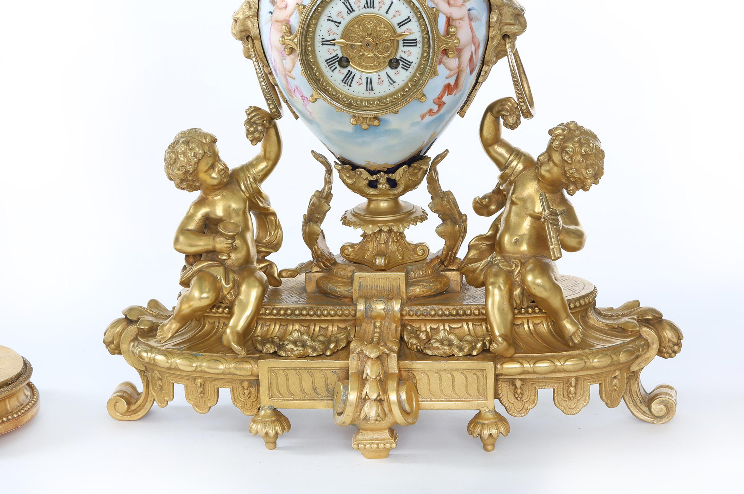 Tre pezzi in porcellana e bronzo dorato del XIX secolo in vendita 1