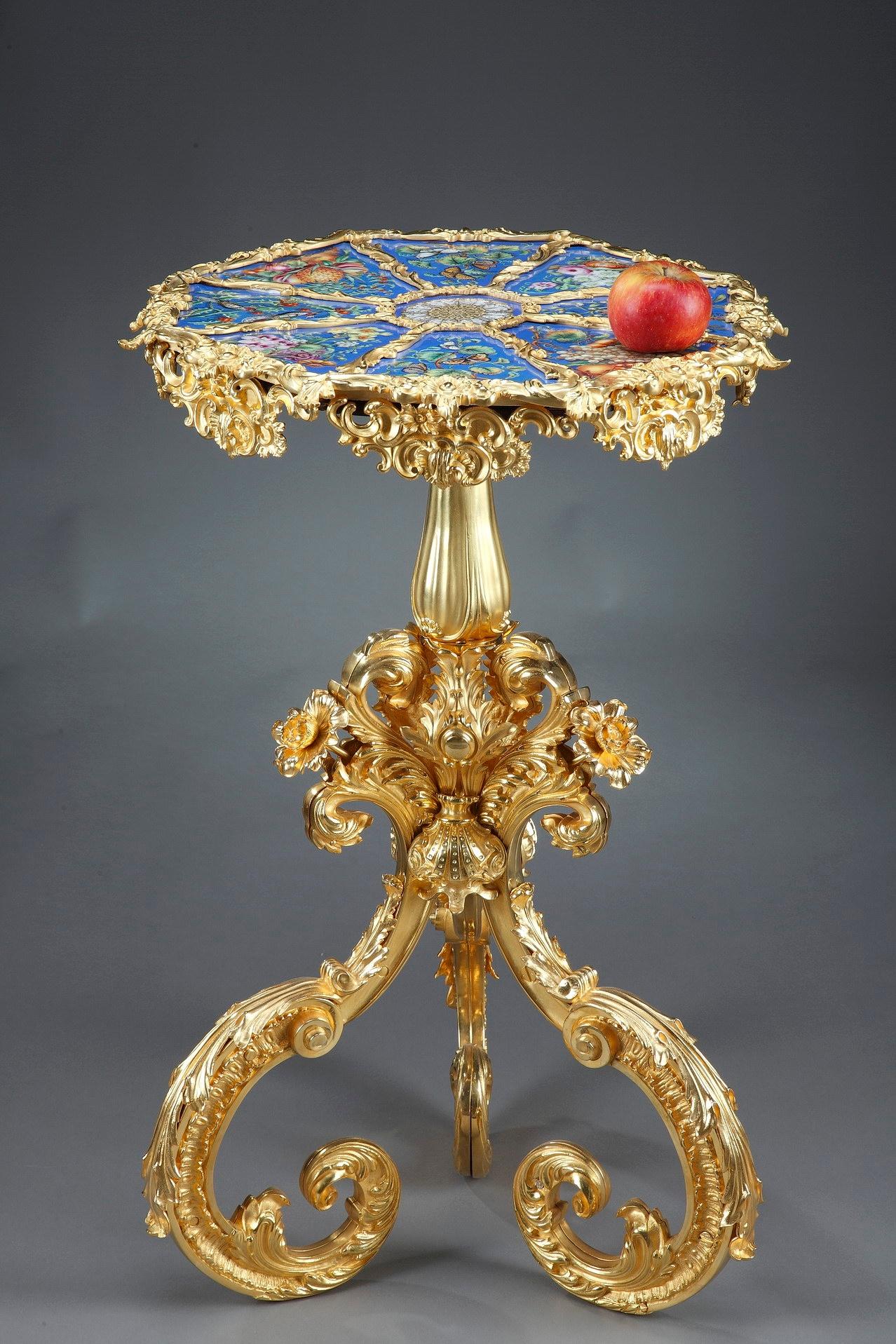 19th Century Porcelain Gueridon Table in Rocaille Style For Sale 7