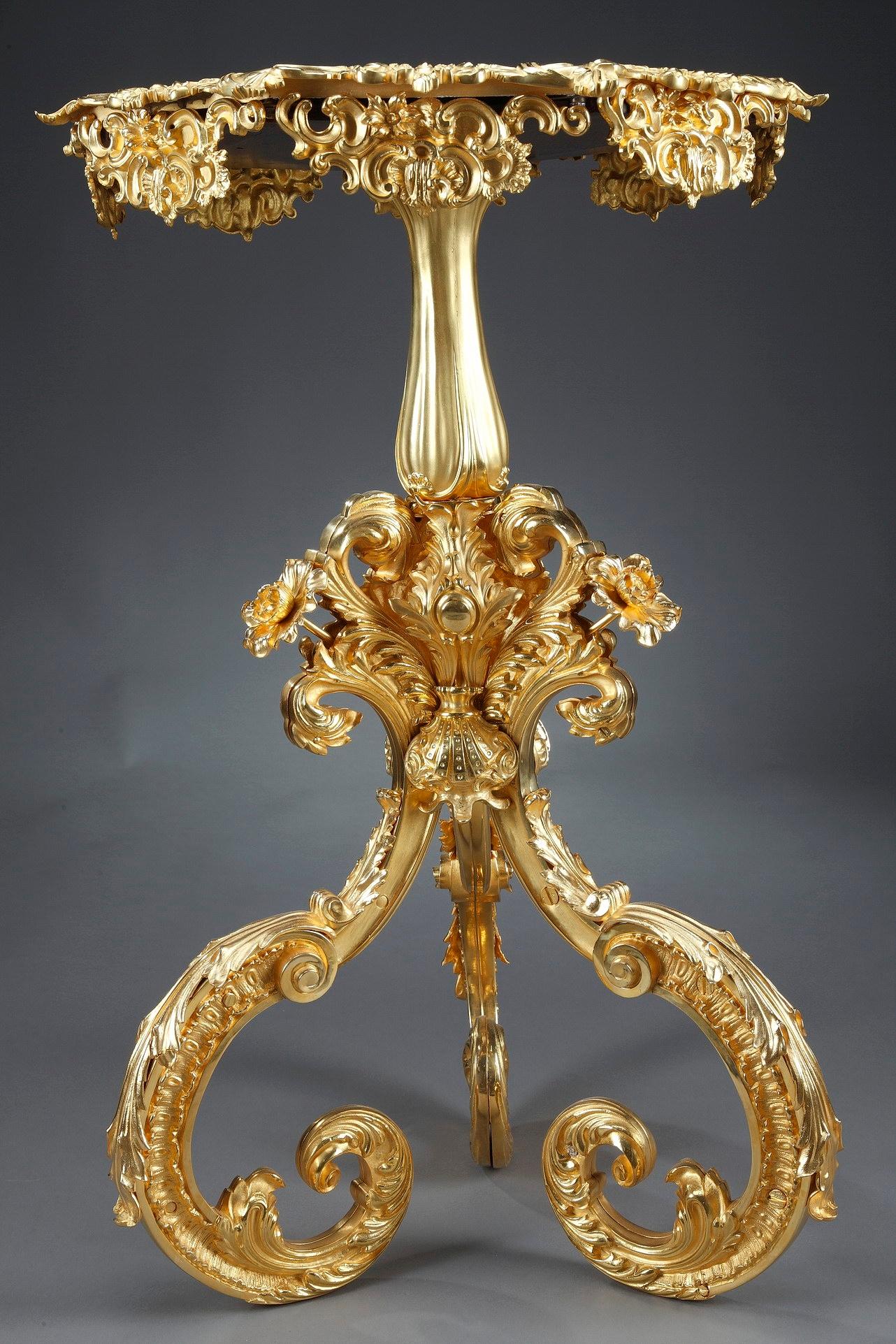 Table de Gueridon en porcelaine du 19e siècle de style Rocaille en vente 8