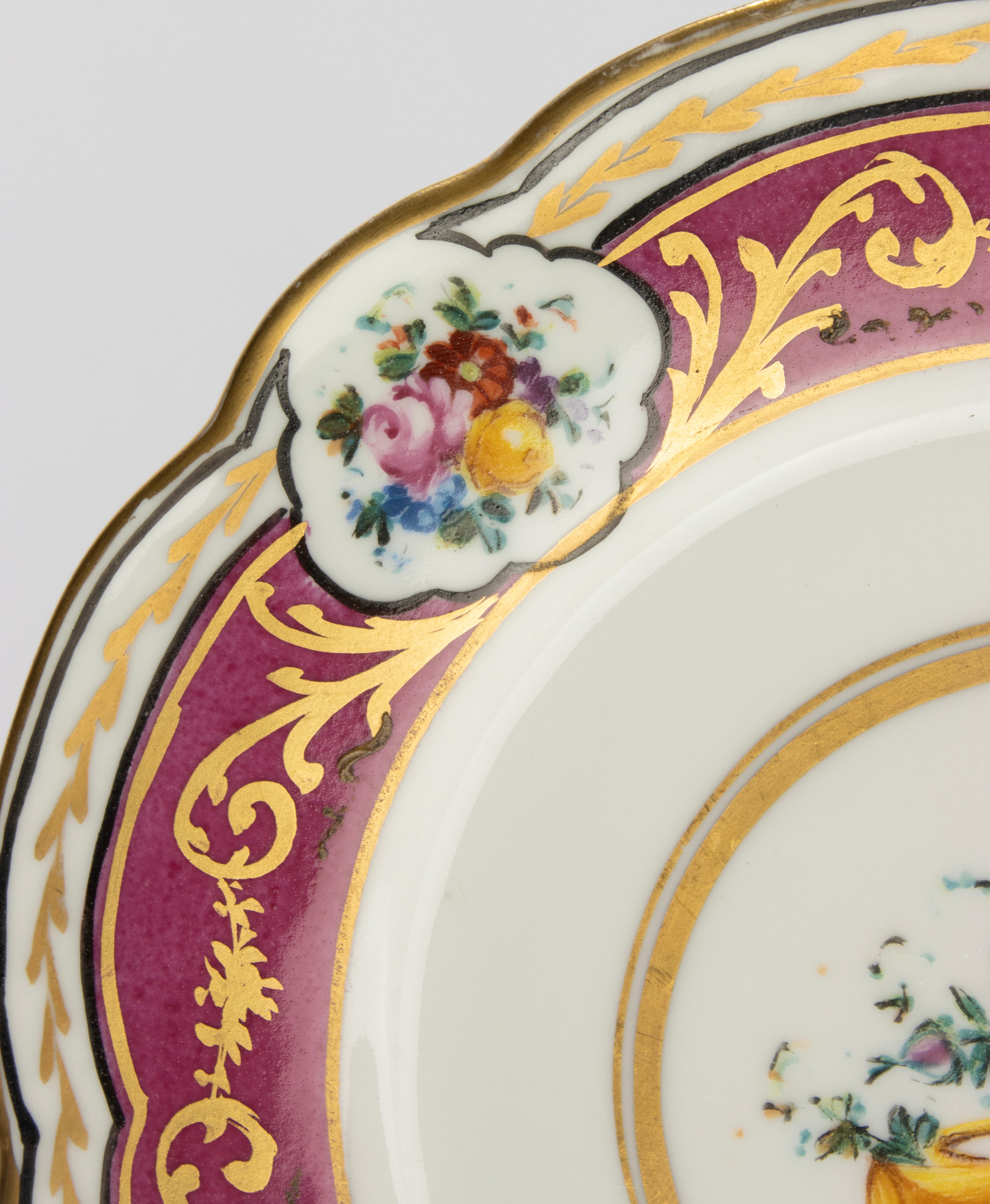 Peint à la main Assiette musicale en porcelaine du 19ème siècle - Vieux Paris - Boîte à musique en vente