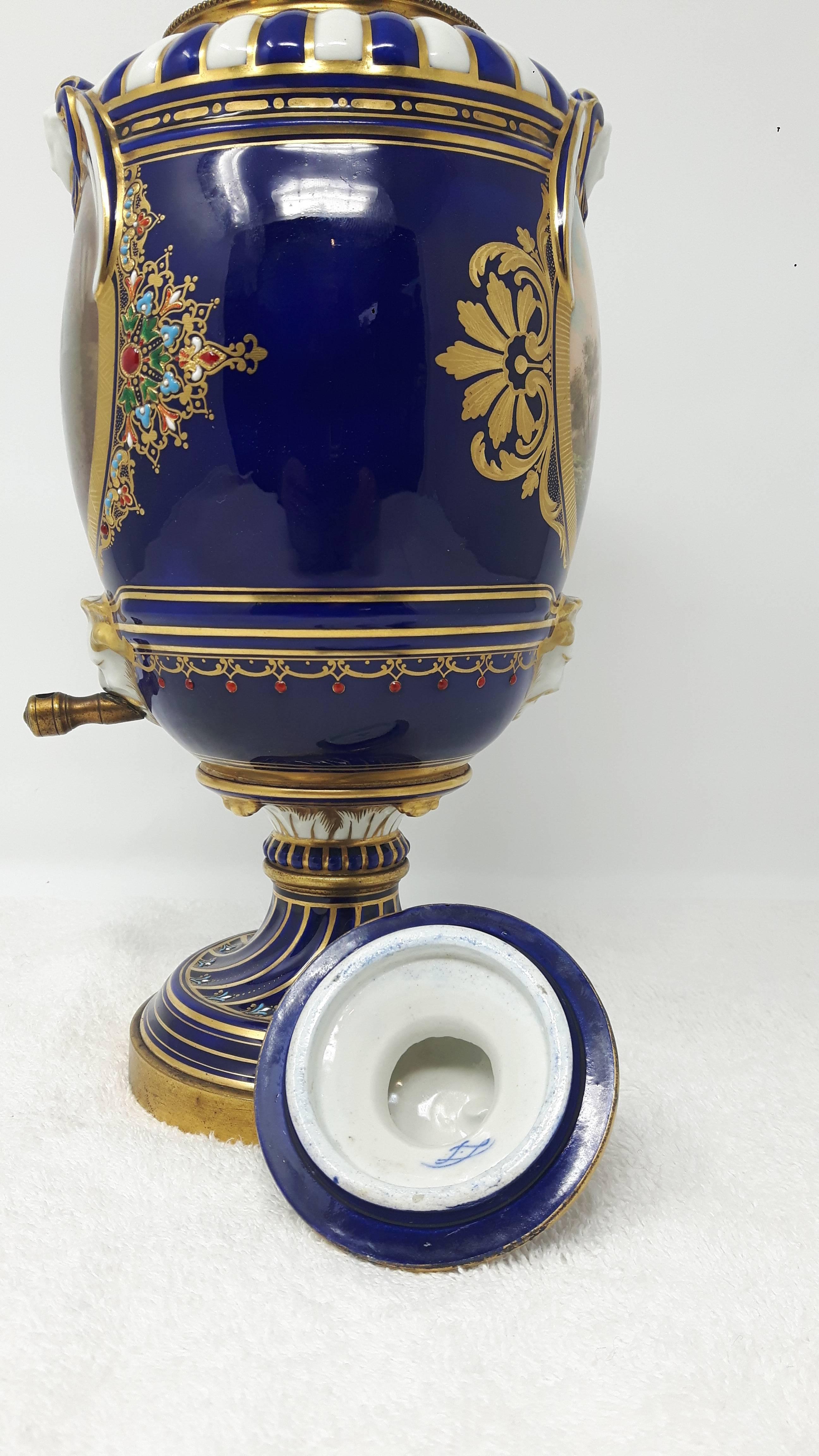 XIXe siècle Samovar en porcelaine du 19e siècle en vente
