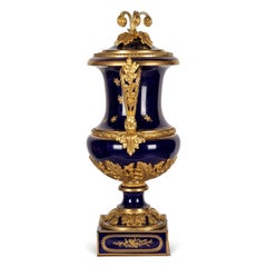 Porzellan-Serviergeschirrvase aus dem 19. Jahrhundert in prächtigem Kobaltblau und Goldbronze, um 1846