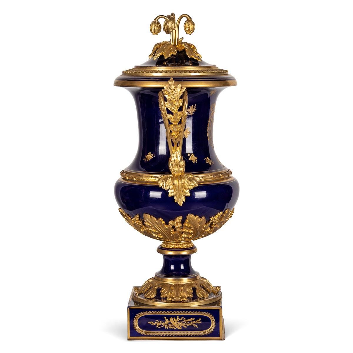 19th Century Porcelain Serves Vase In Magnificent Cobalt-Blue & Ormolu, c.1846 In Good Condition In Royal Tunbridge Wells, Kent