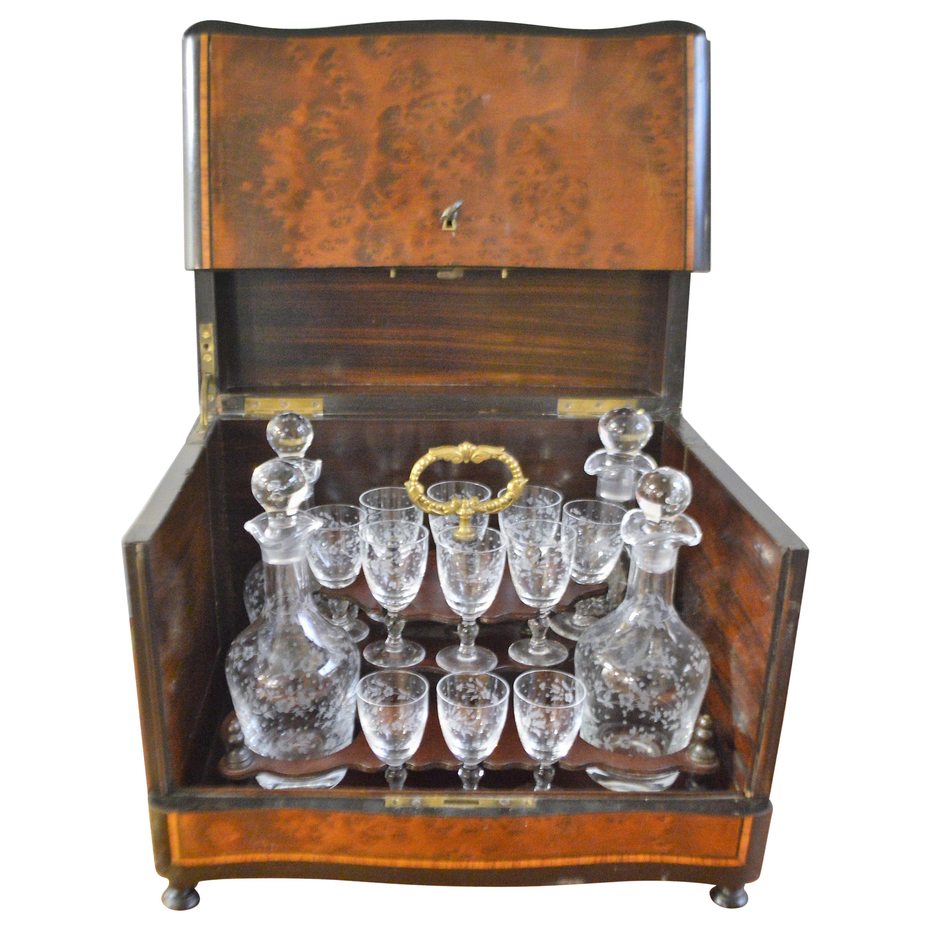 19th Century Portable Bar in a Burled Rosewood Box with Original Crystal Ware im Angebot