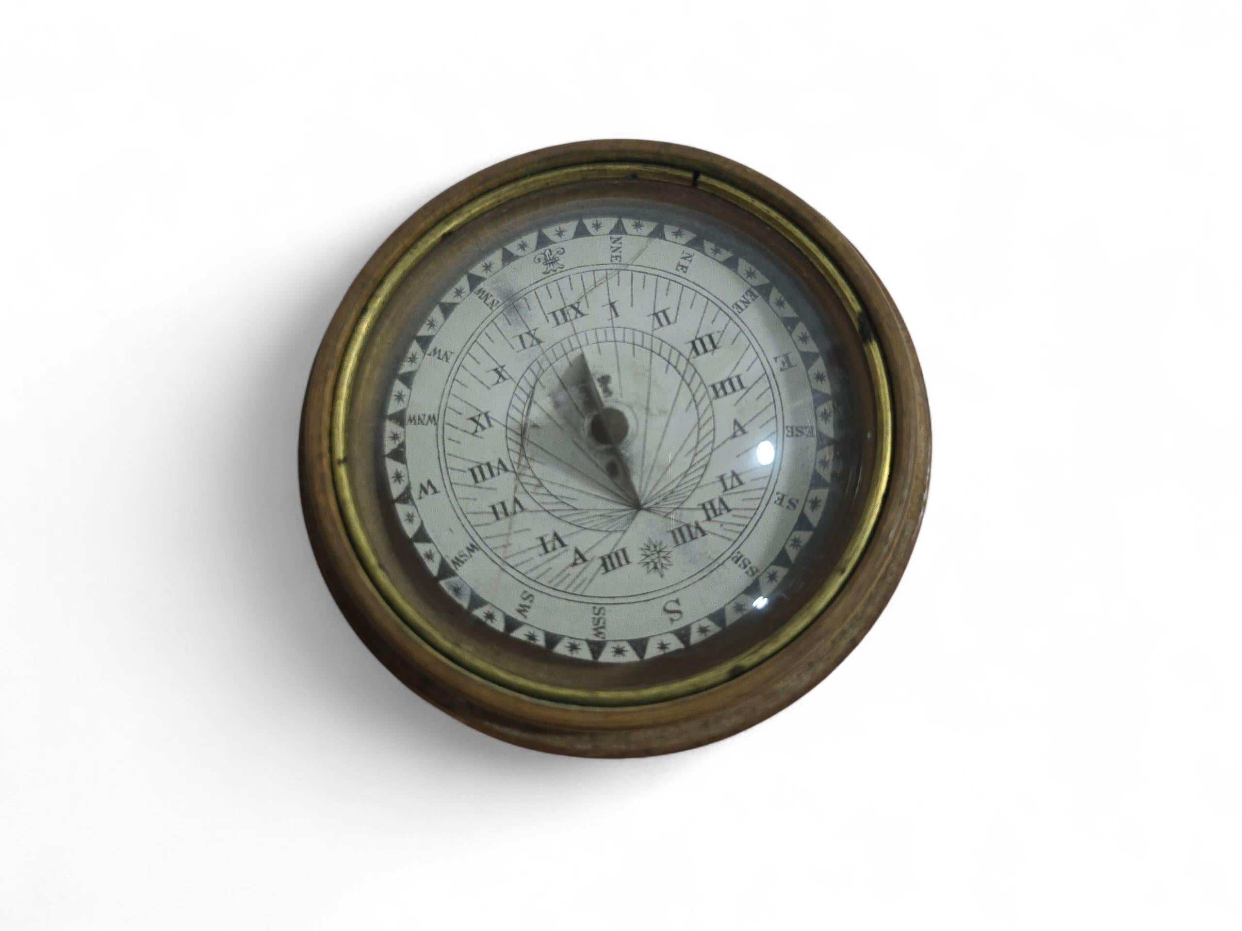 Fin du XIXe siècle Cadran solaire portatif du 19e siècle dans un coffret en bois tourné en vente