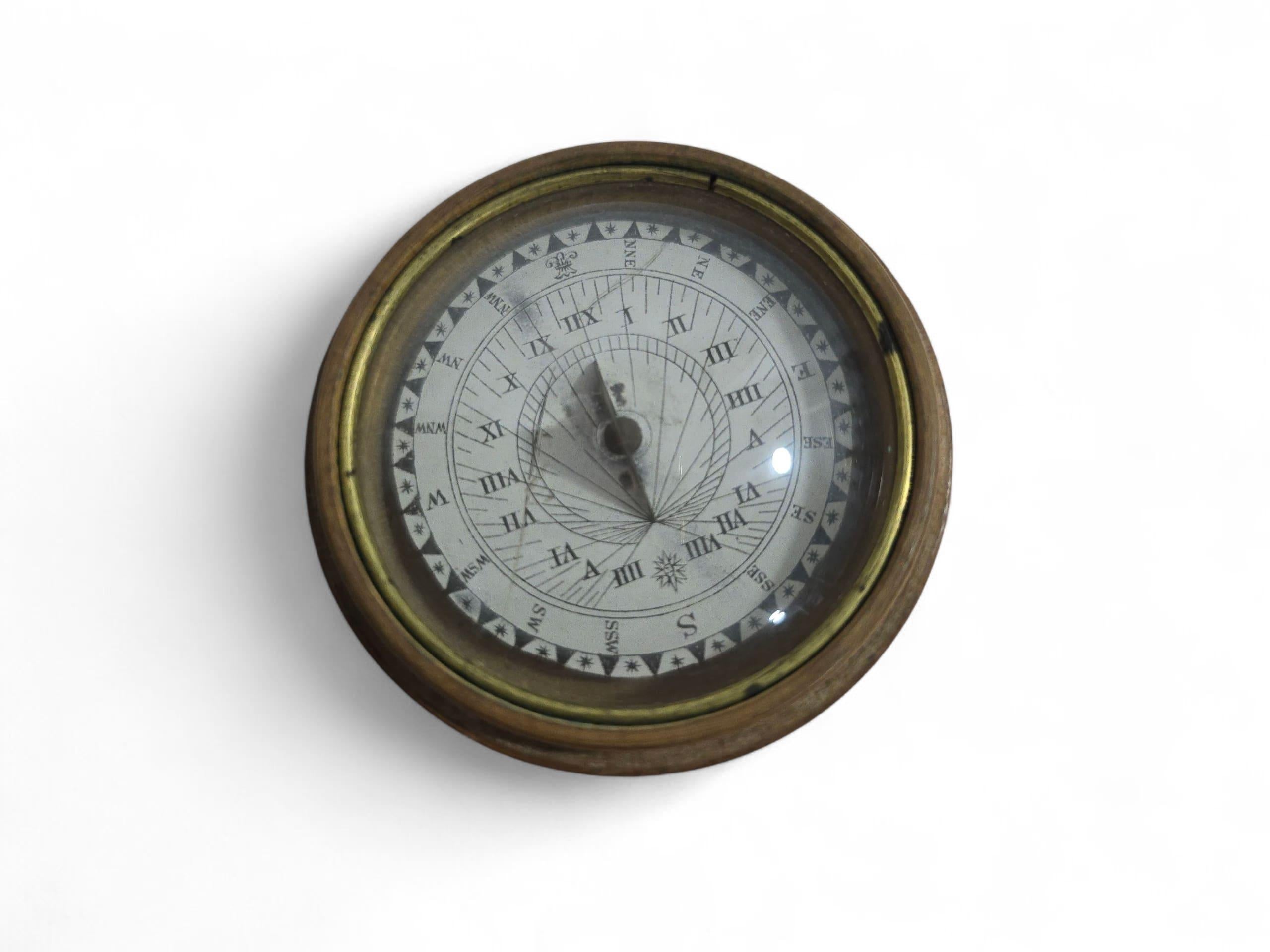 Fruitiers Cadran solaire portatif du 19e siècle dans un coffret en bois tourné en vente