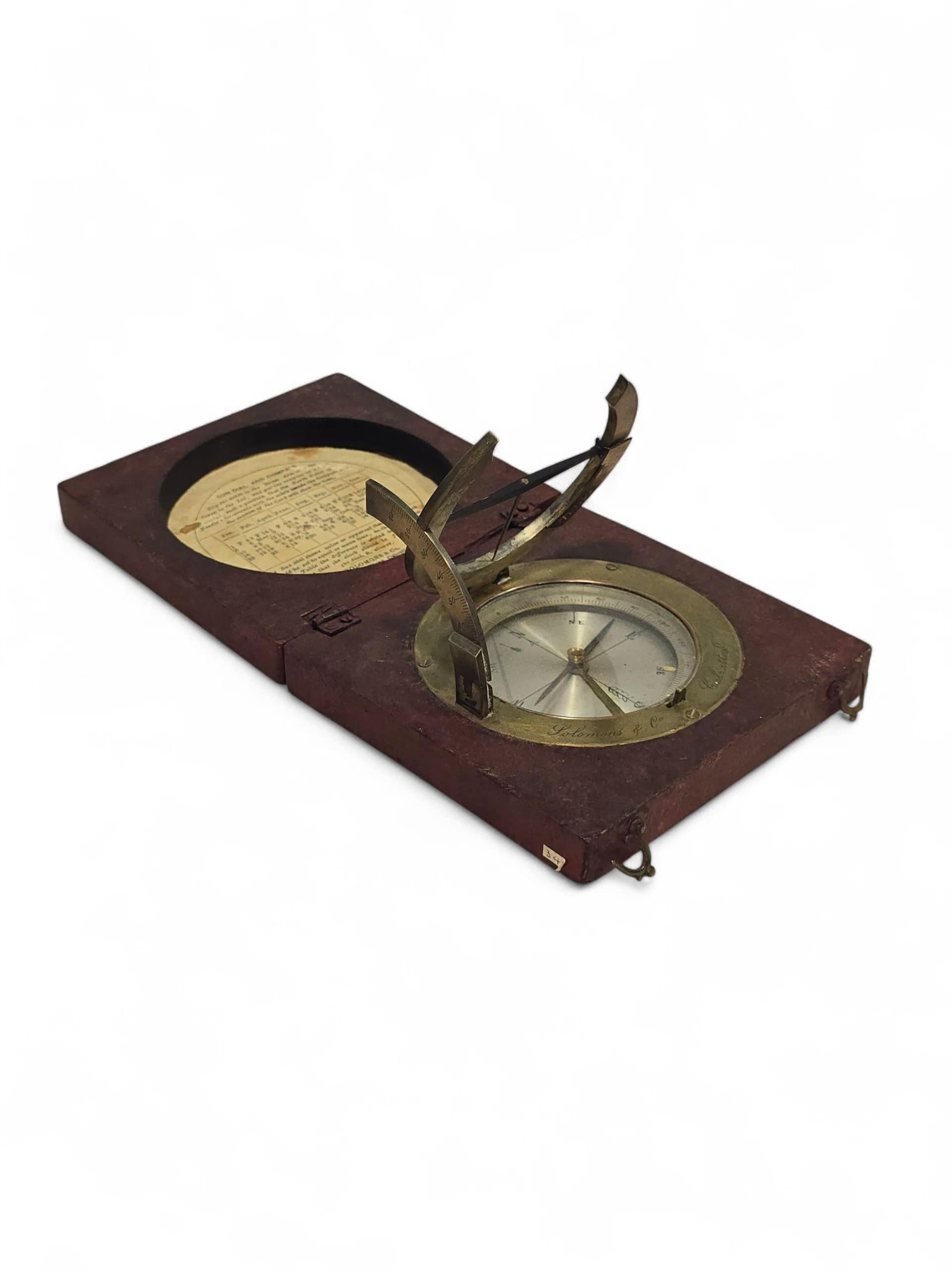 Cadran solaire portatif du 19e siècle dans un coffret en bois Bon état - En vente à Madrid, ES