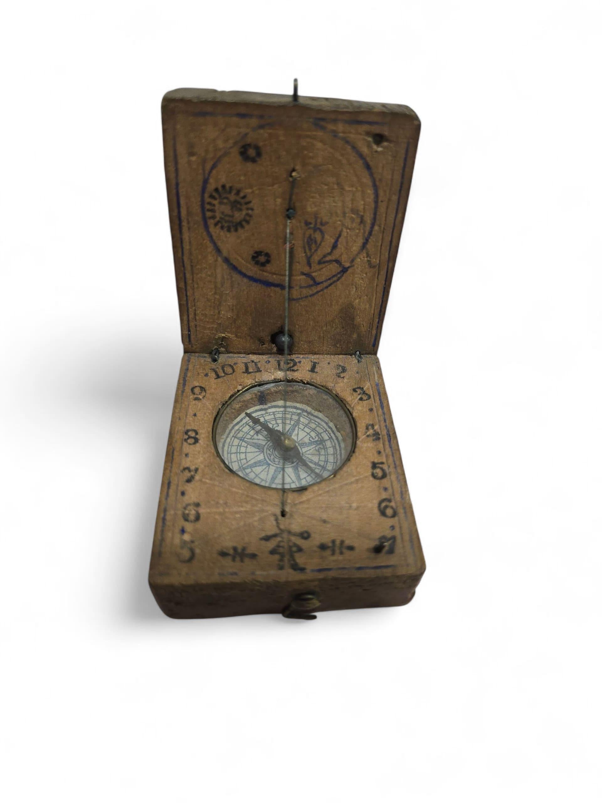 Cadran solaire portatif en bois du 19e siècle Bon état - En vente à Madrid, ES