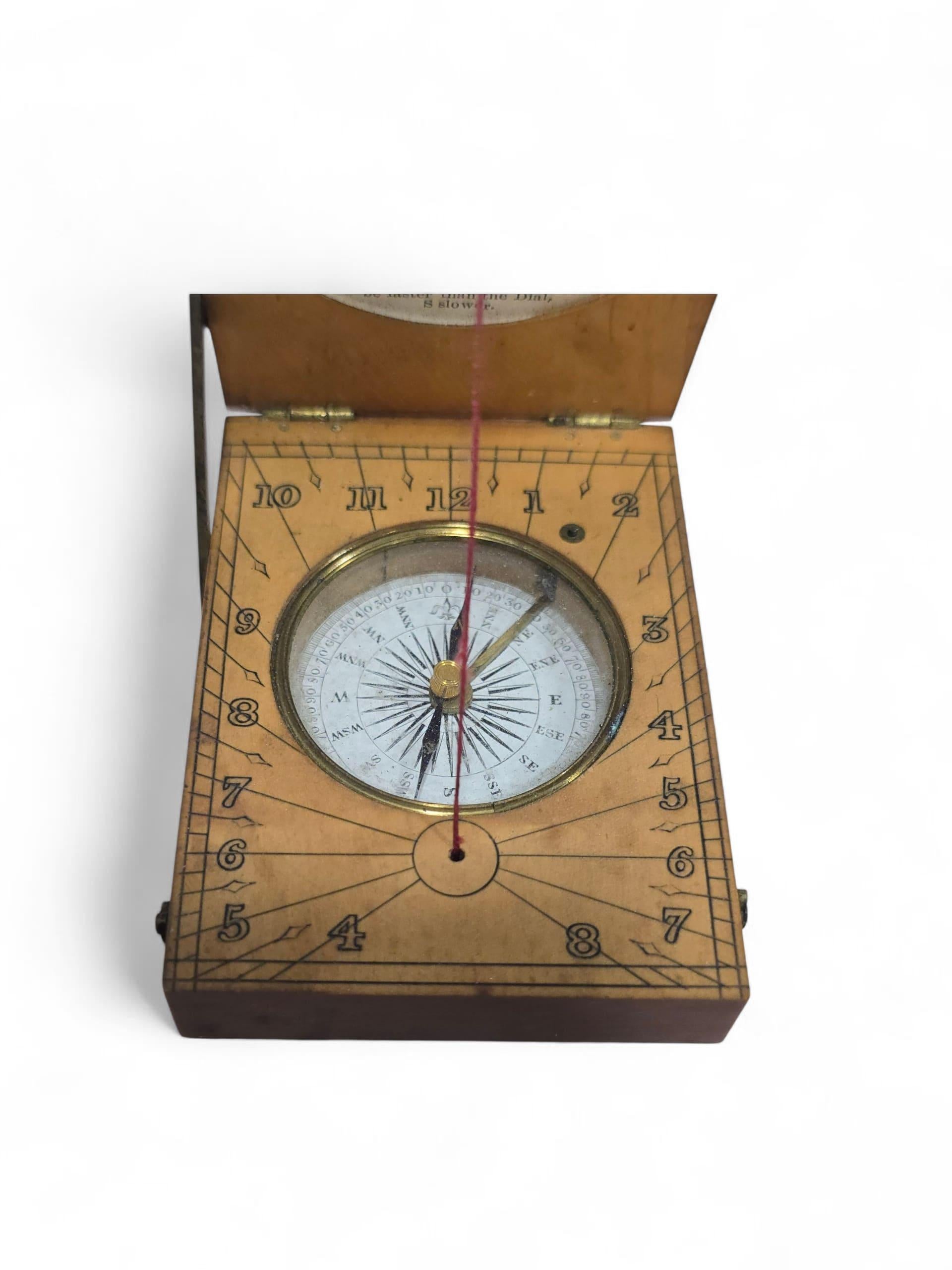 Cadran solaire portatif en bois du 19e siècle Bon état - En vente à Madrid, ES
