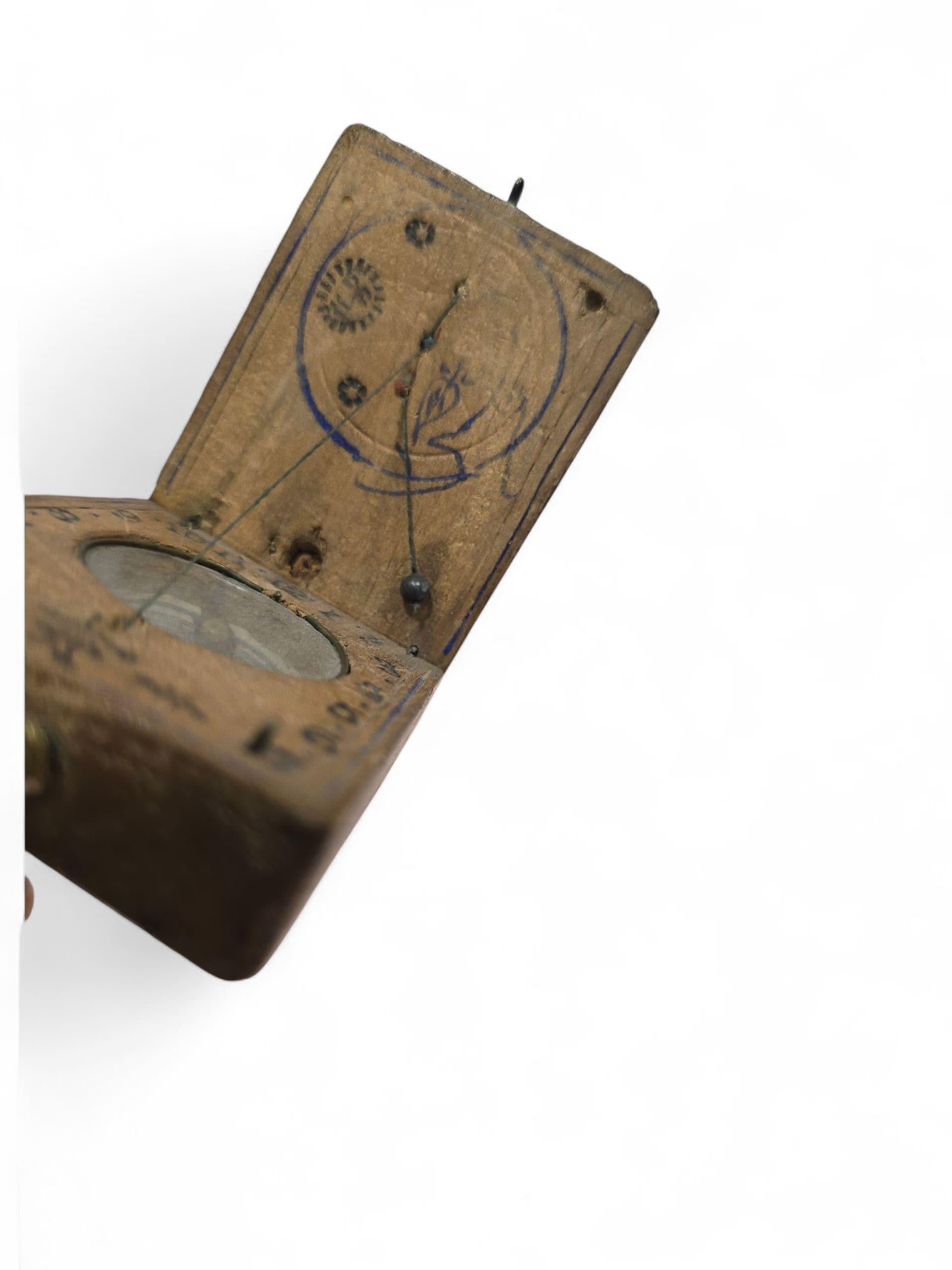 XIXe siècle Cadran solaire portatif en bois du 19e siècle en vente