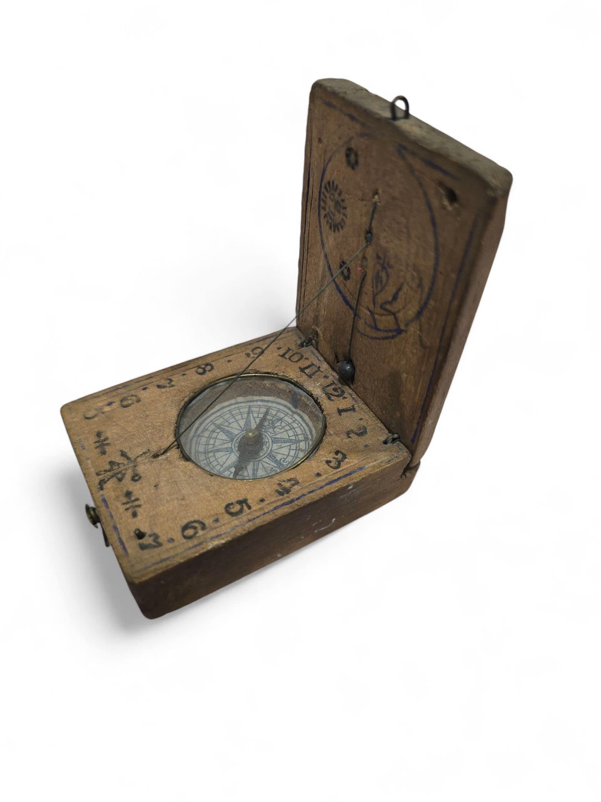 Fruitiers Cadran solaire portatif en bois du 19e siècle en vente