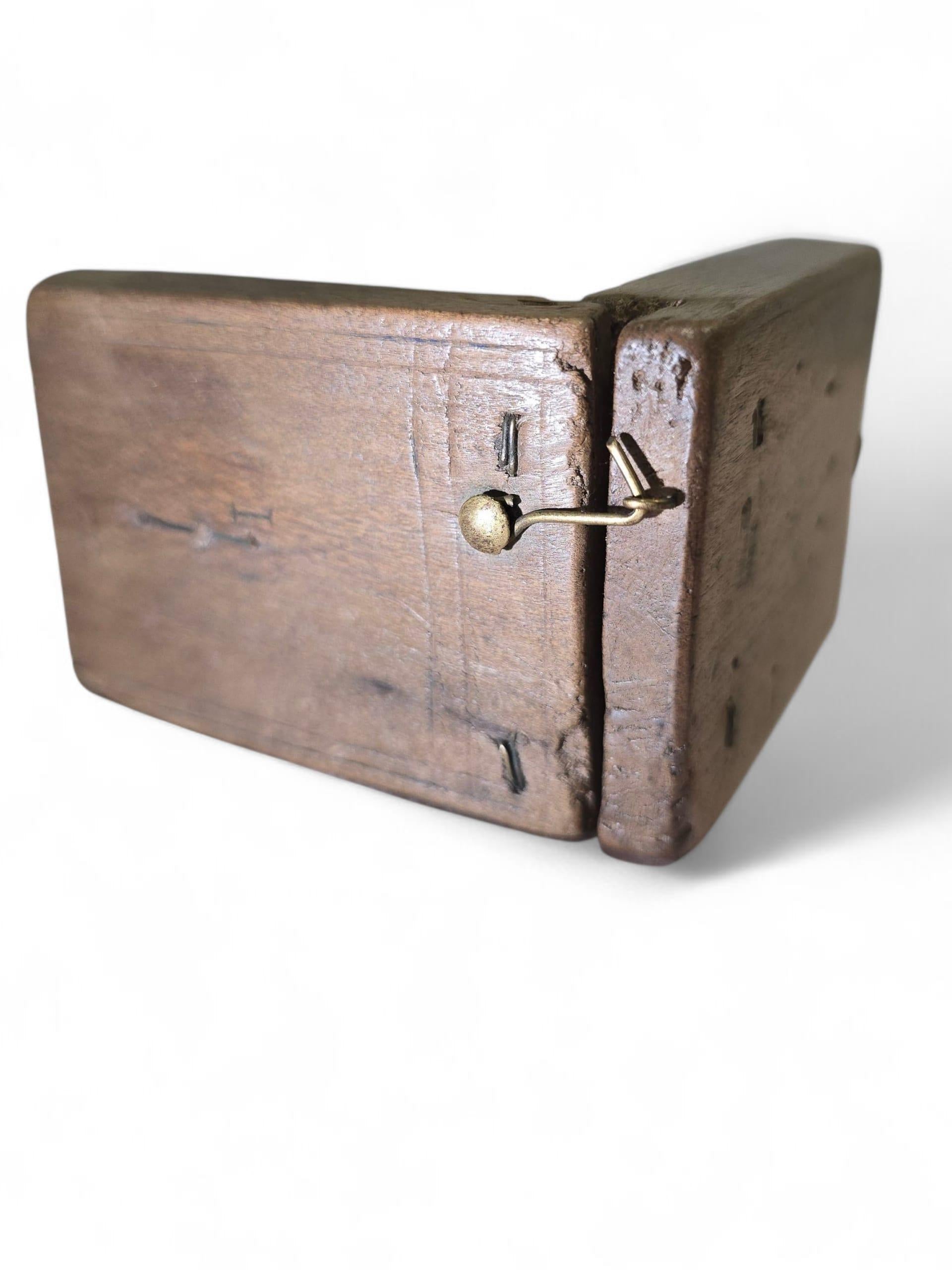 Cadran solaire portatif en bois du 19e siècle en vente 3