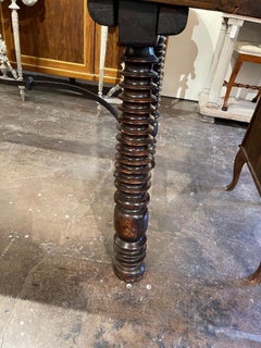 table à tréteaux du 19ème siècle en noyer sculpté portugais à pieds tournants