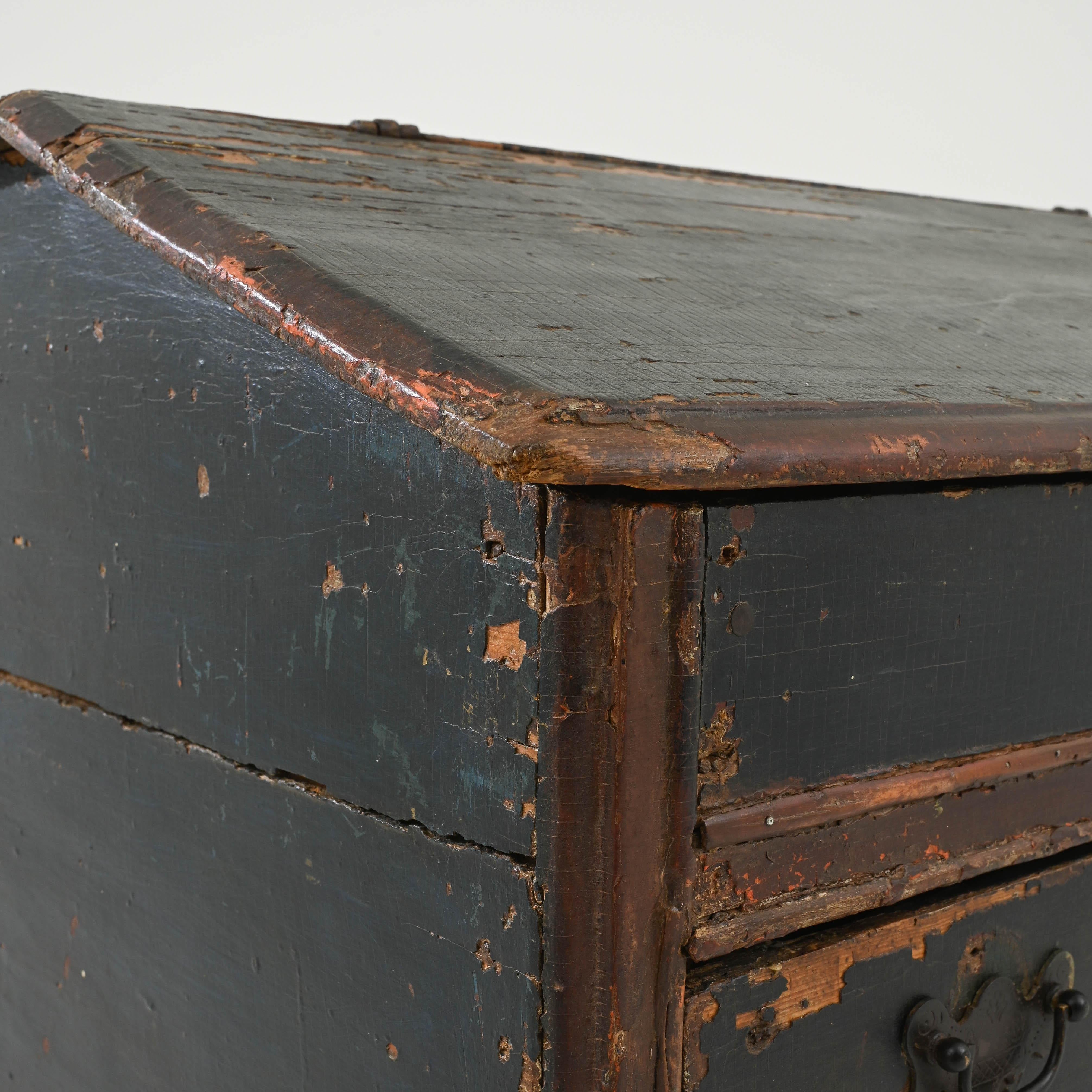 19th Century Portuguese Chest of Drawers For Sale 6