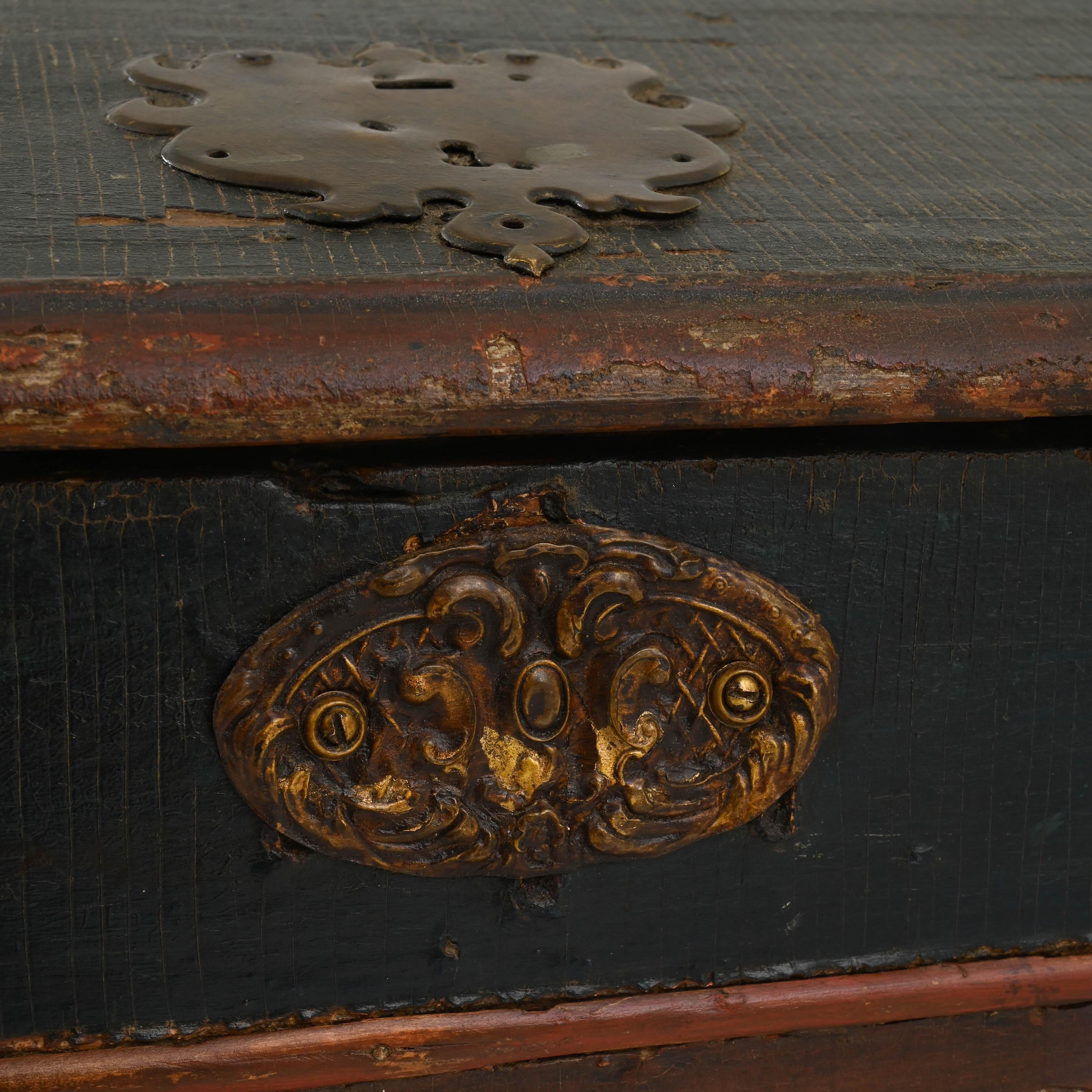 19th Century Portuguese Chest of Drawers For Sale 7