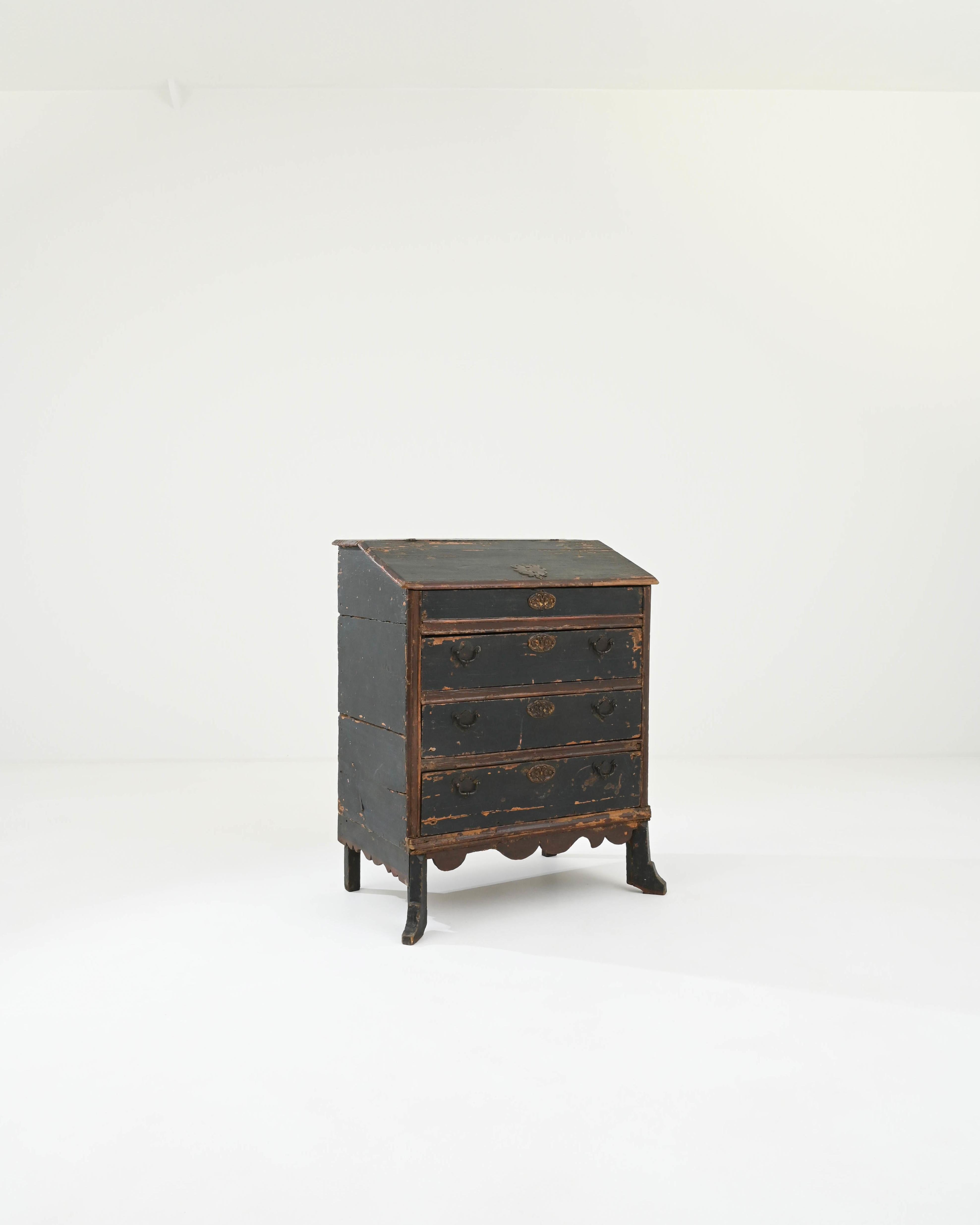 Wood 19th Century Portuguese Chest of Drawers For Sale