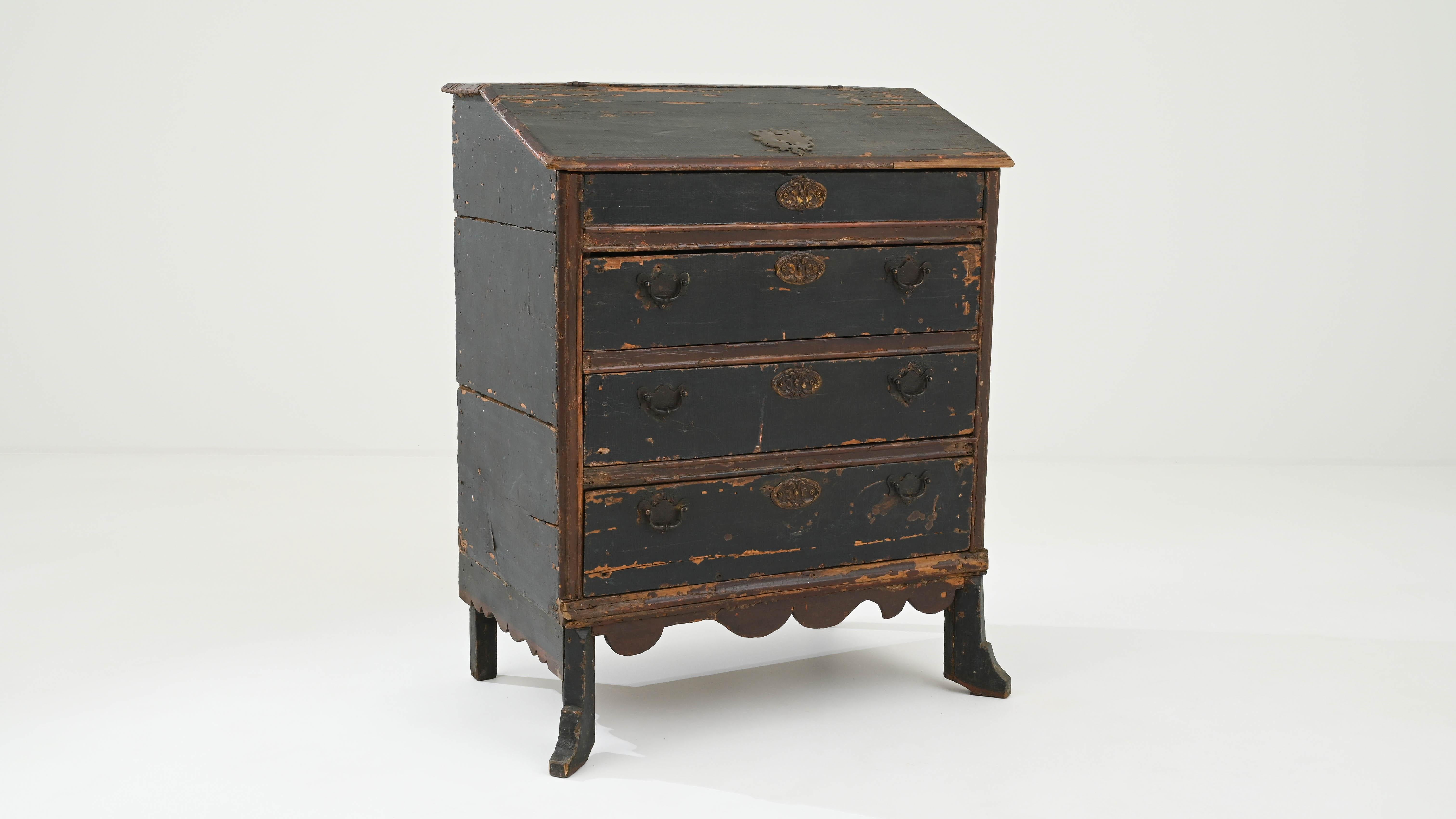 19th Century Portuguese Chest of Drawers For Sale 4
