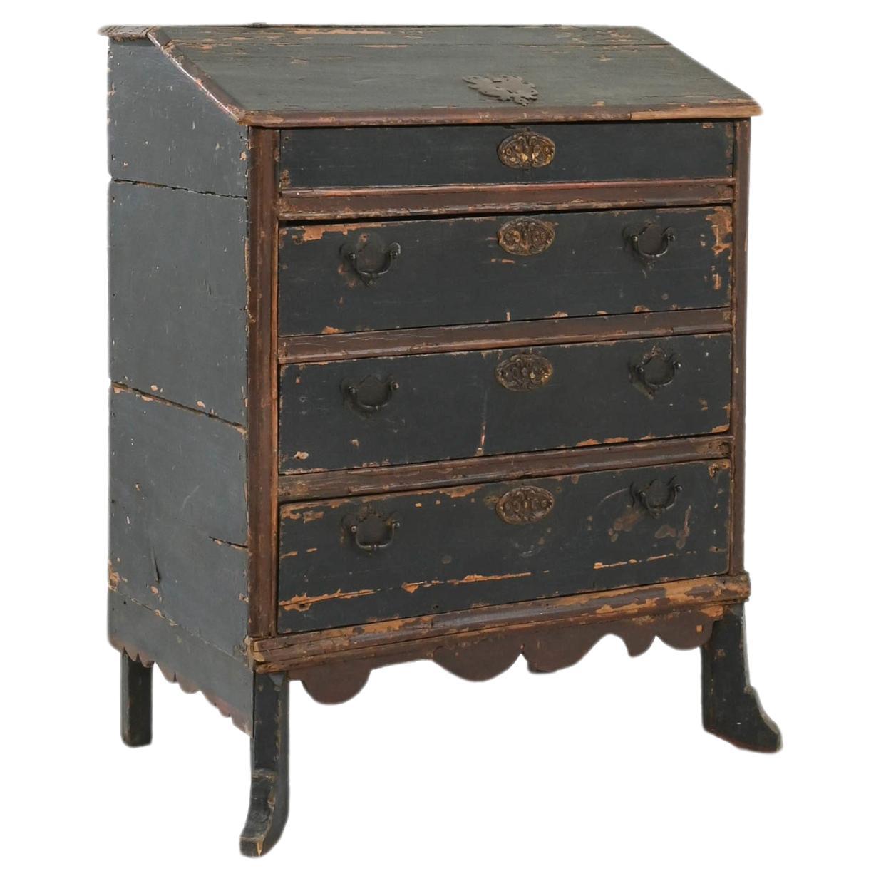 19th Century Portuguese Chest of Drawers For Sale