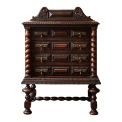 Commode portugaise du XIXe siècle sur pied